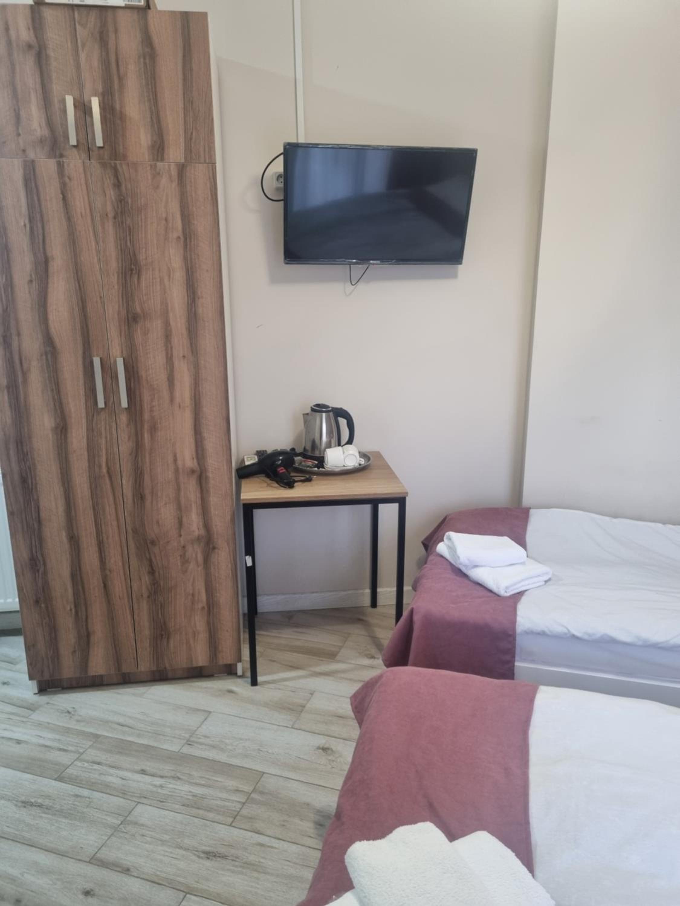 Twin Room with Balcony - Photo 9