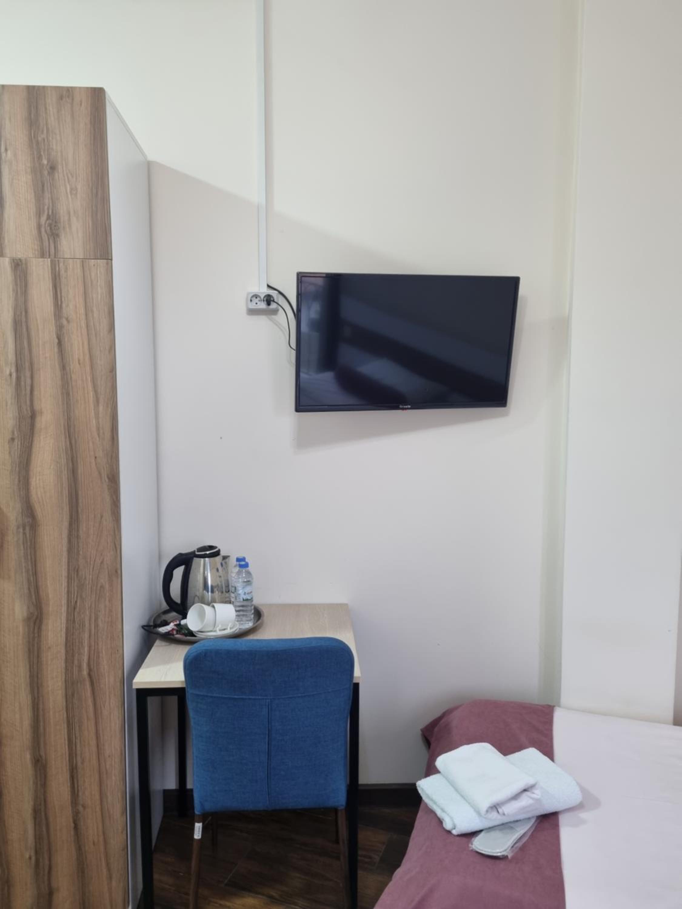 Twin Room with Balcony - Photo 15