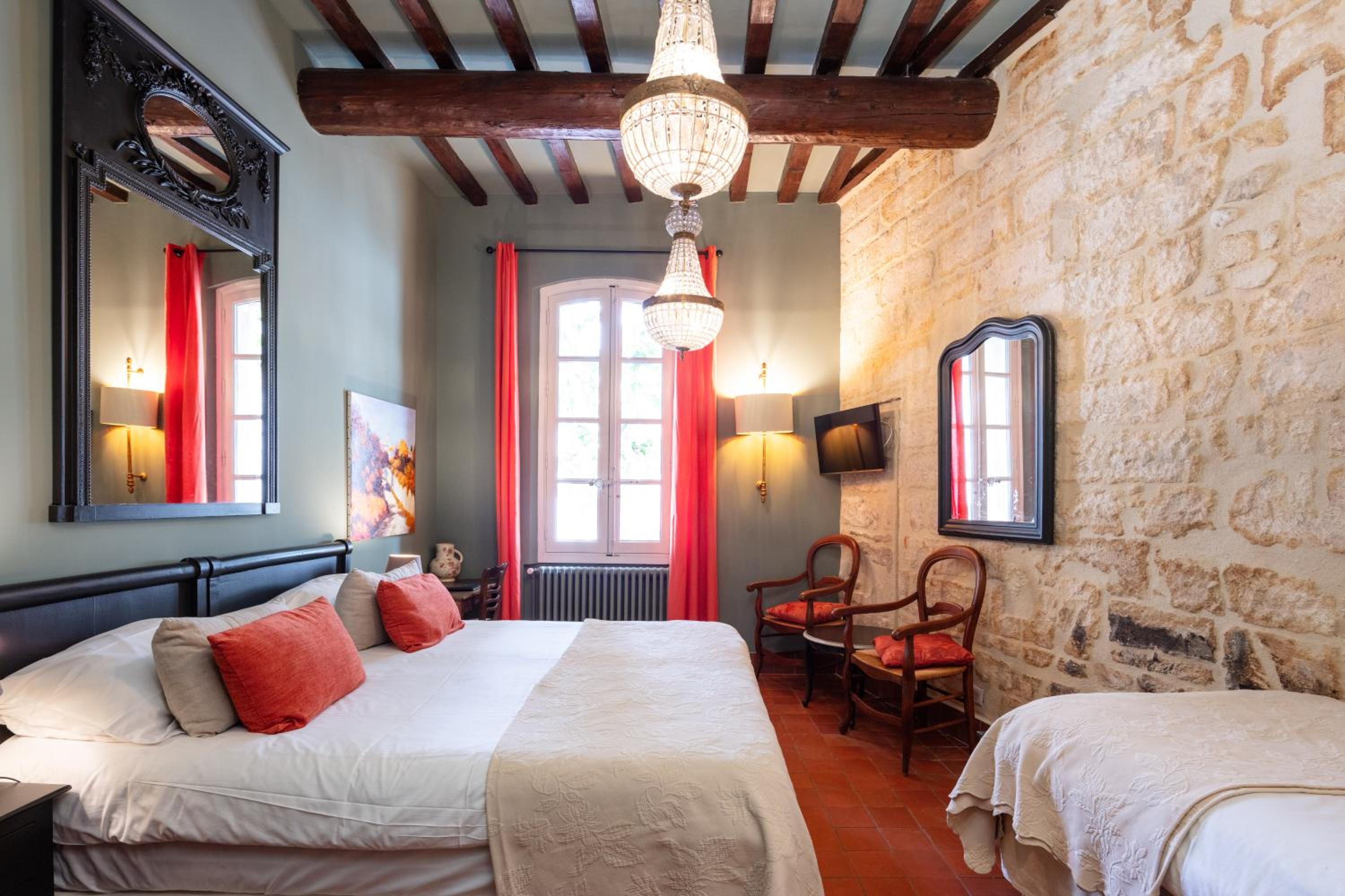 Charm Triple Room photo 2