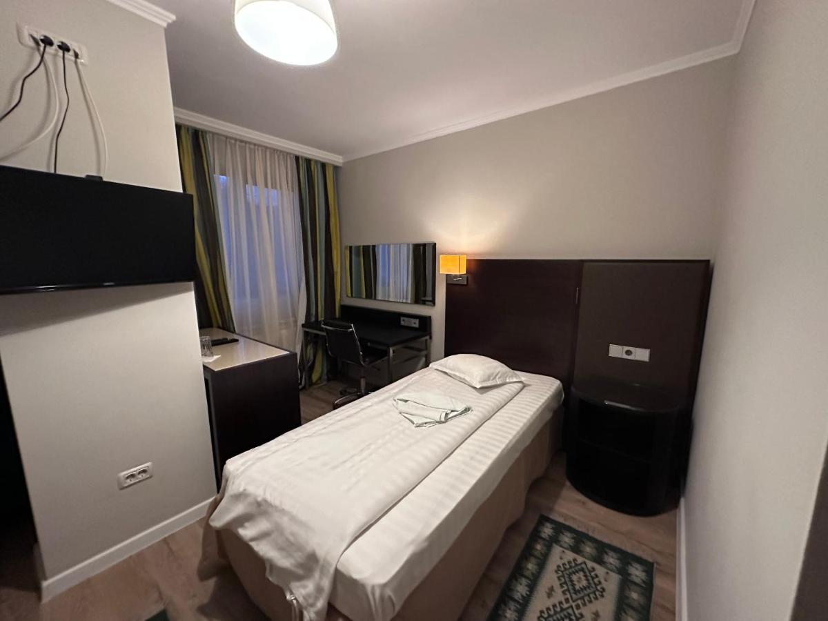Triple Room with Private Bathroom photo 3