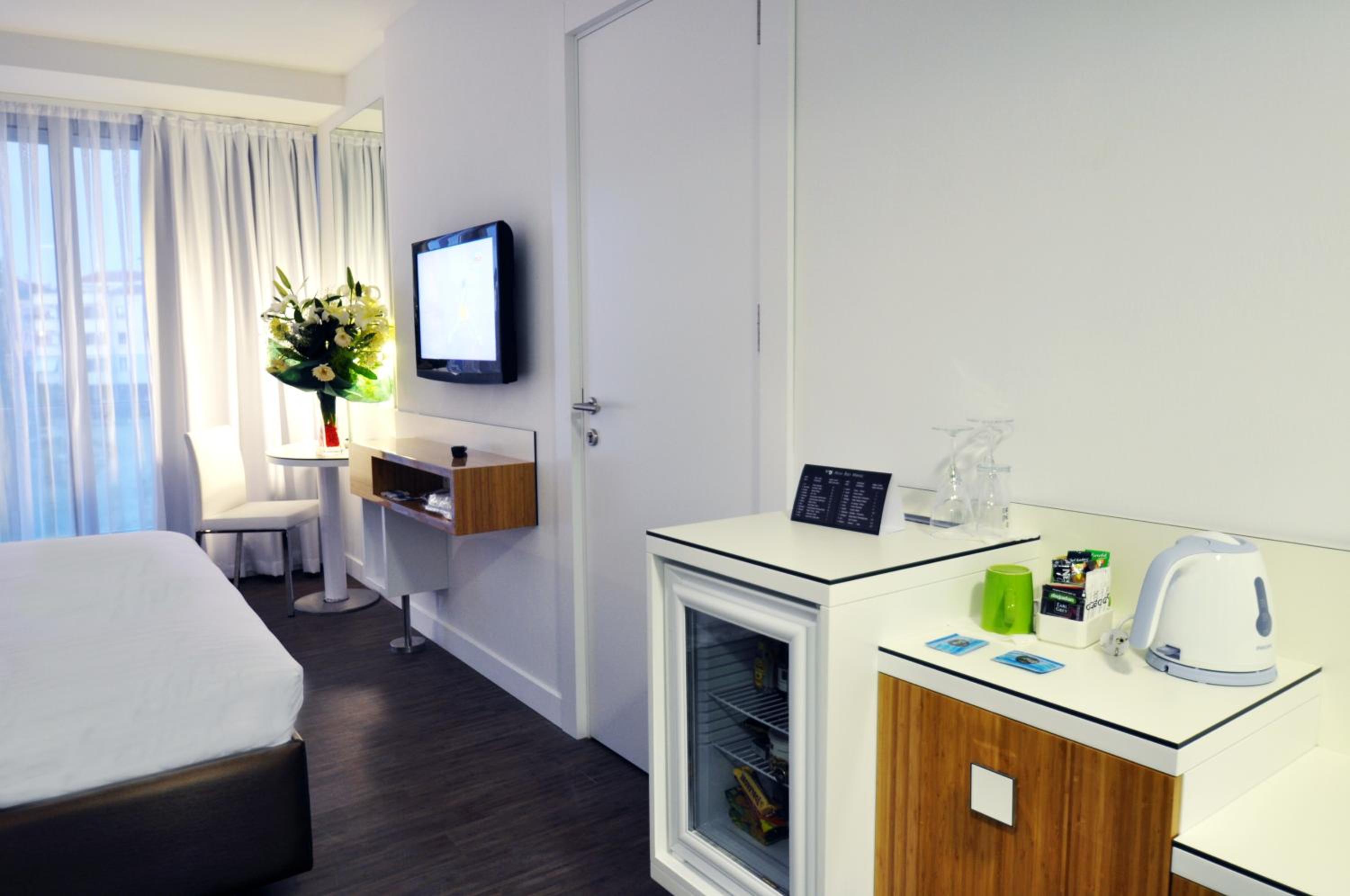 Standard Double Room - Photo 17