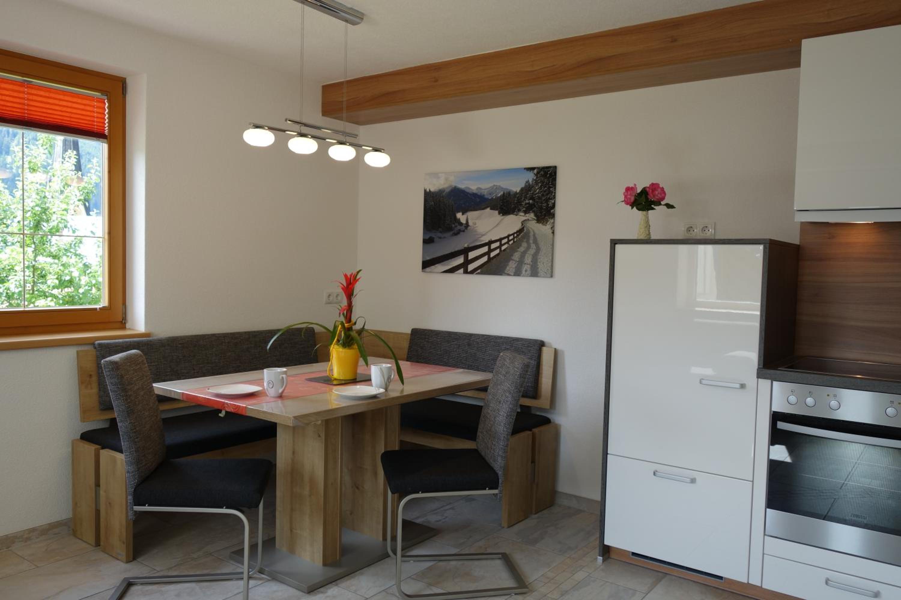Apartment with Mountain View photo 2