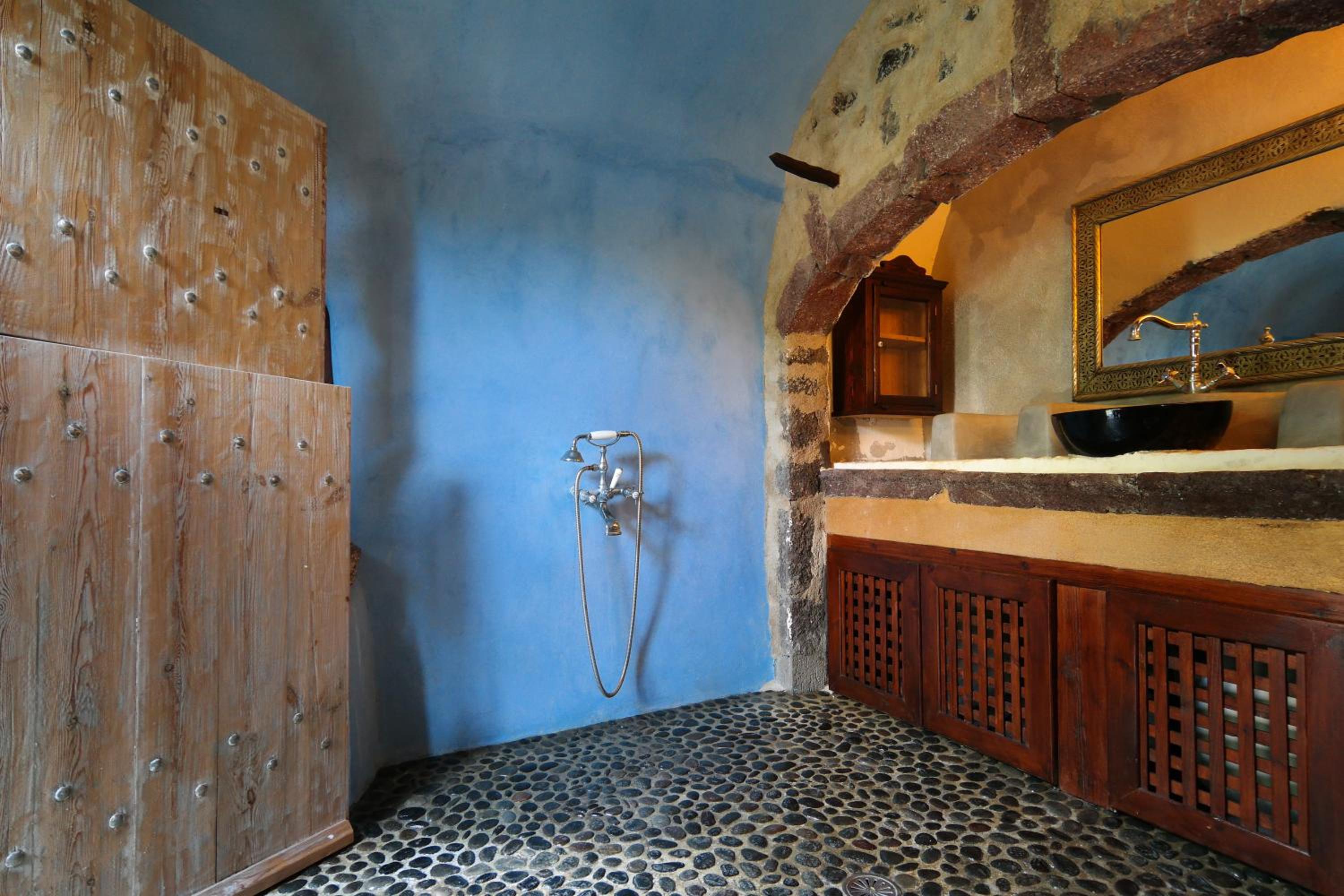 Four Bedroom Villa with Private Hot Tub - Photo 3
