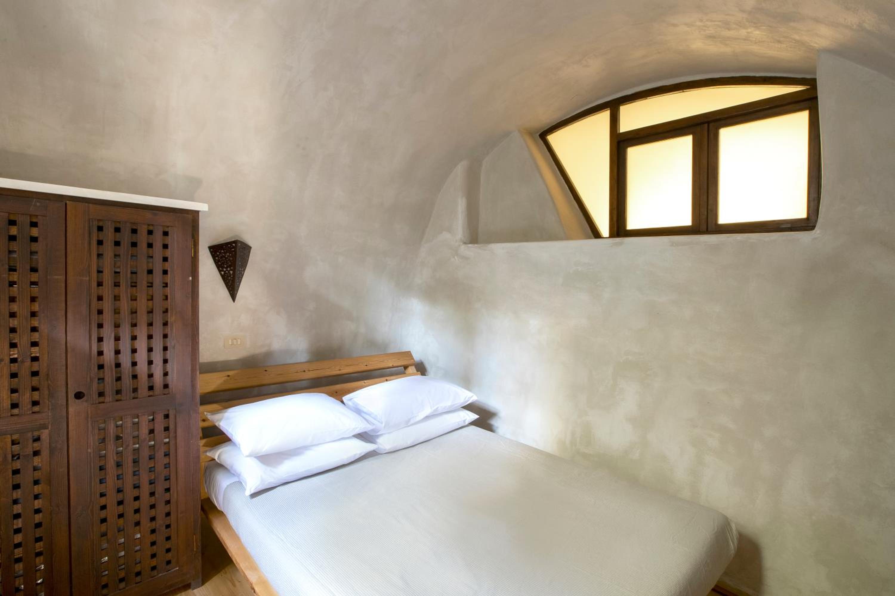 Four Bedroom Villa with Private Hot Tub - Photo 2