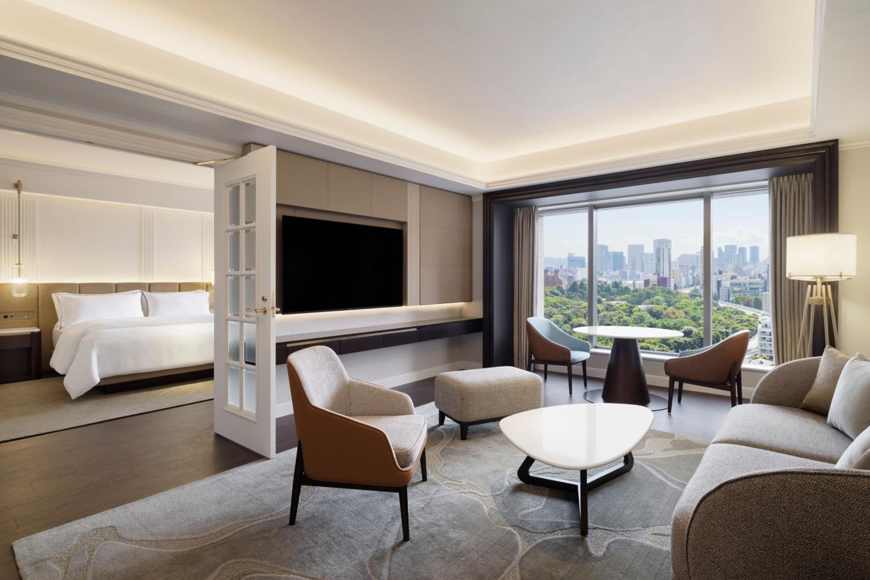 One-Bedroom King Suite – Club Lounge Access