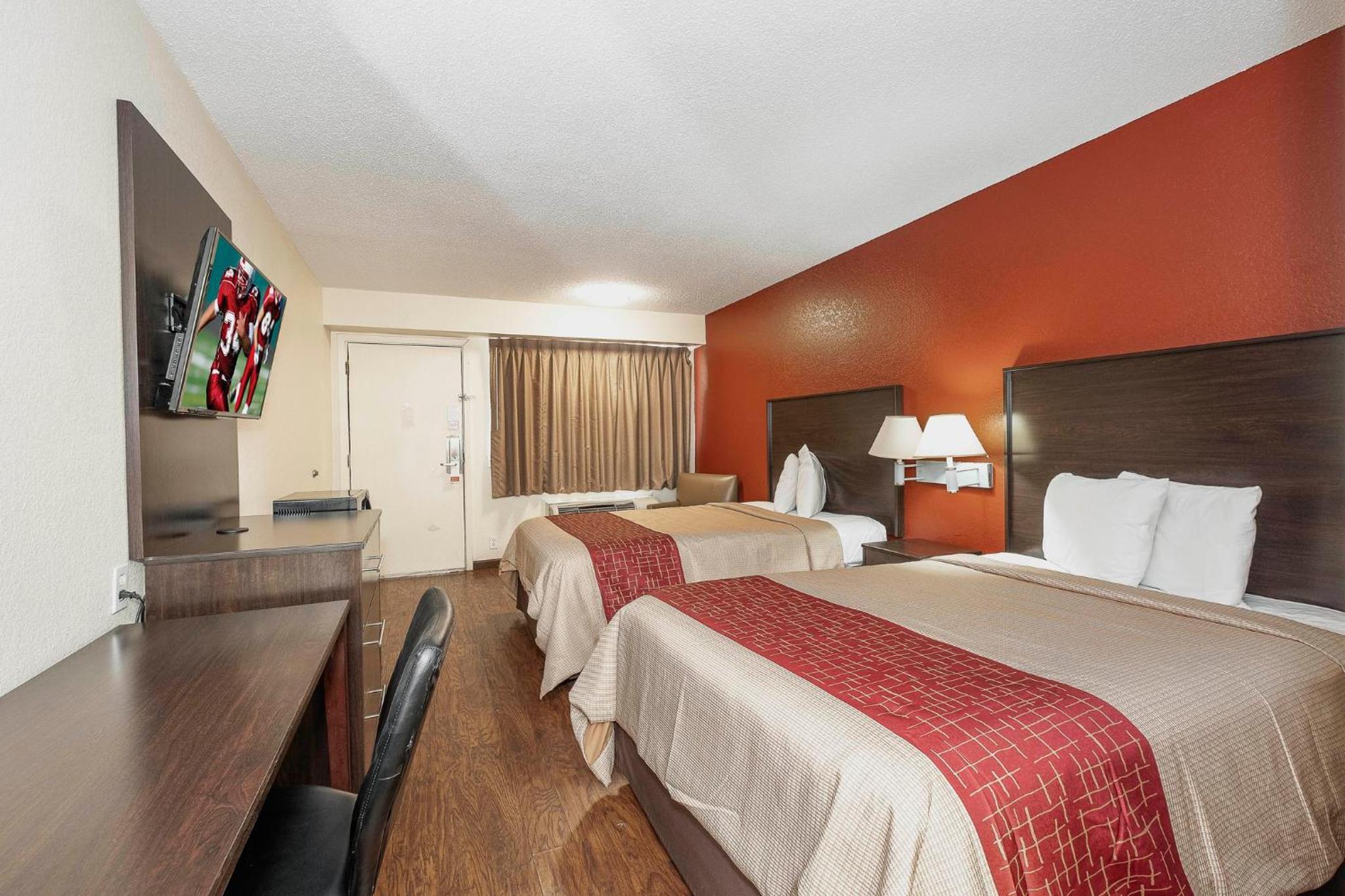 Deluxe Room With Two Double Beds Non-Smoking photo 2