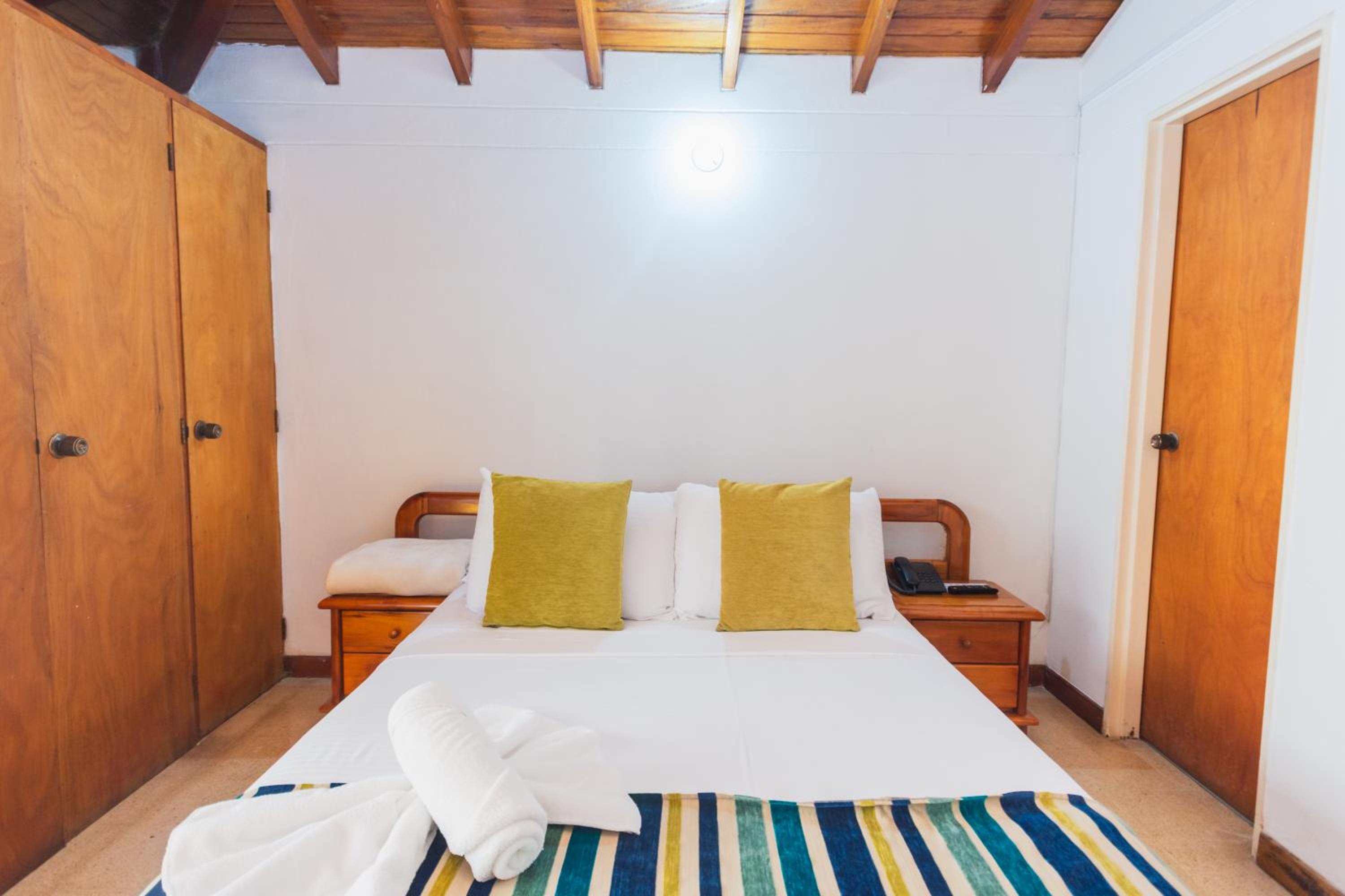 Deluxe Double Room - Photo 12