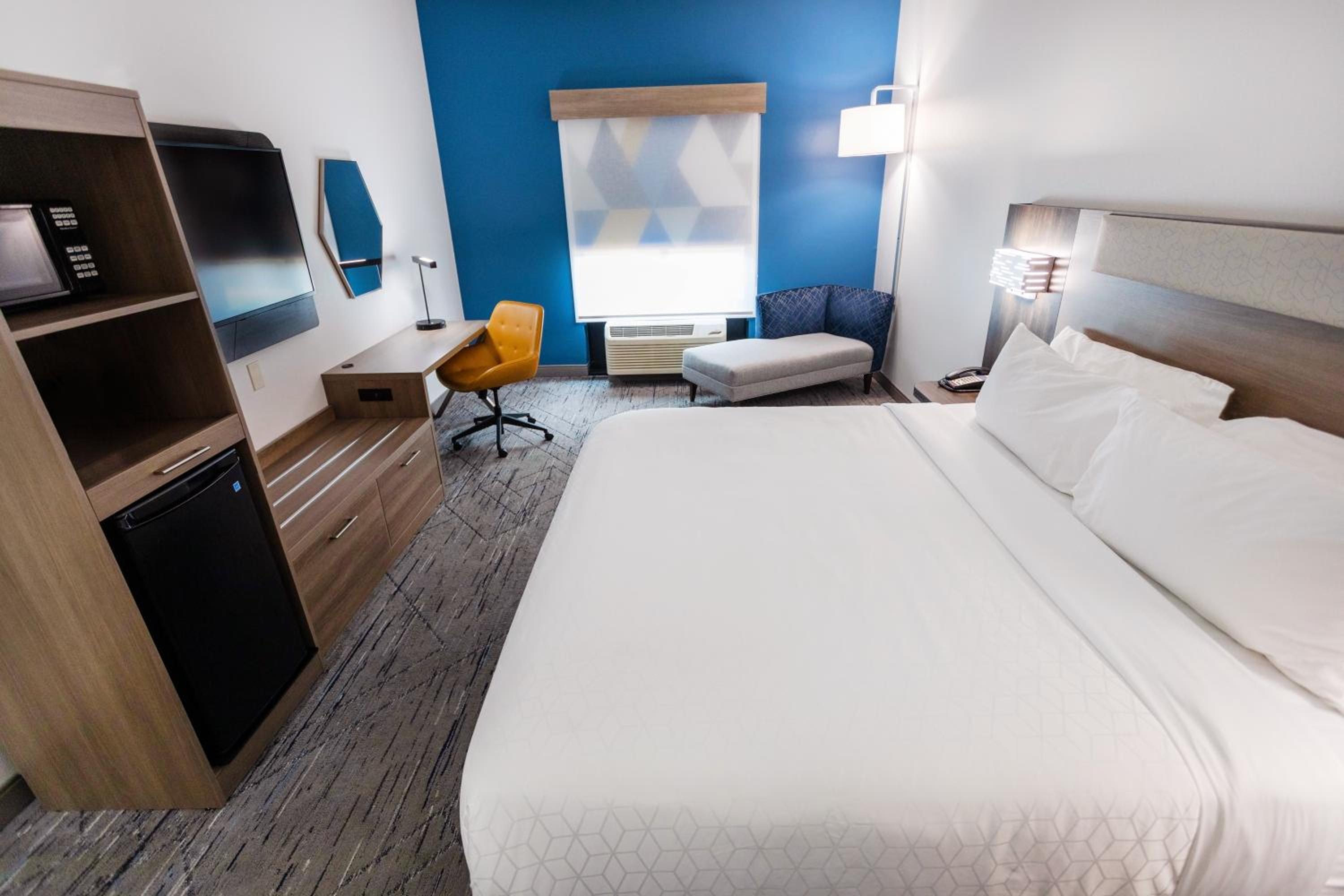 Standard King Room - Photo 2