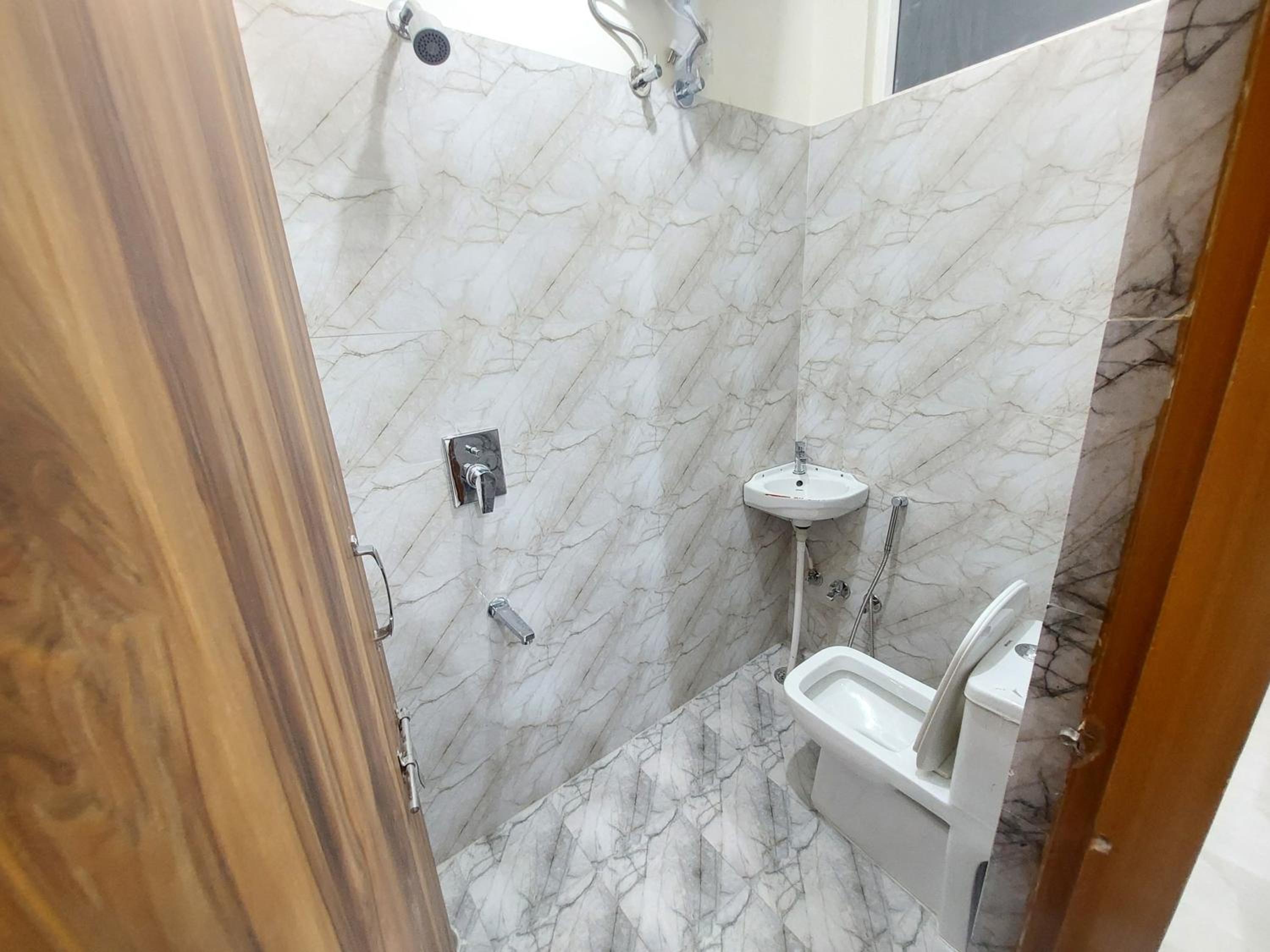 Deluxe Double Room (2 Adults + 1 Child)