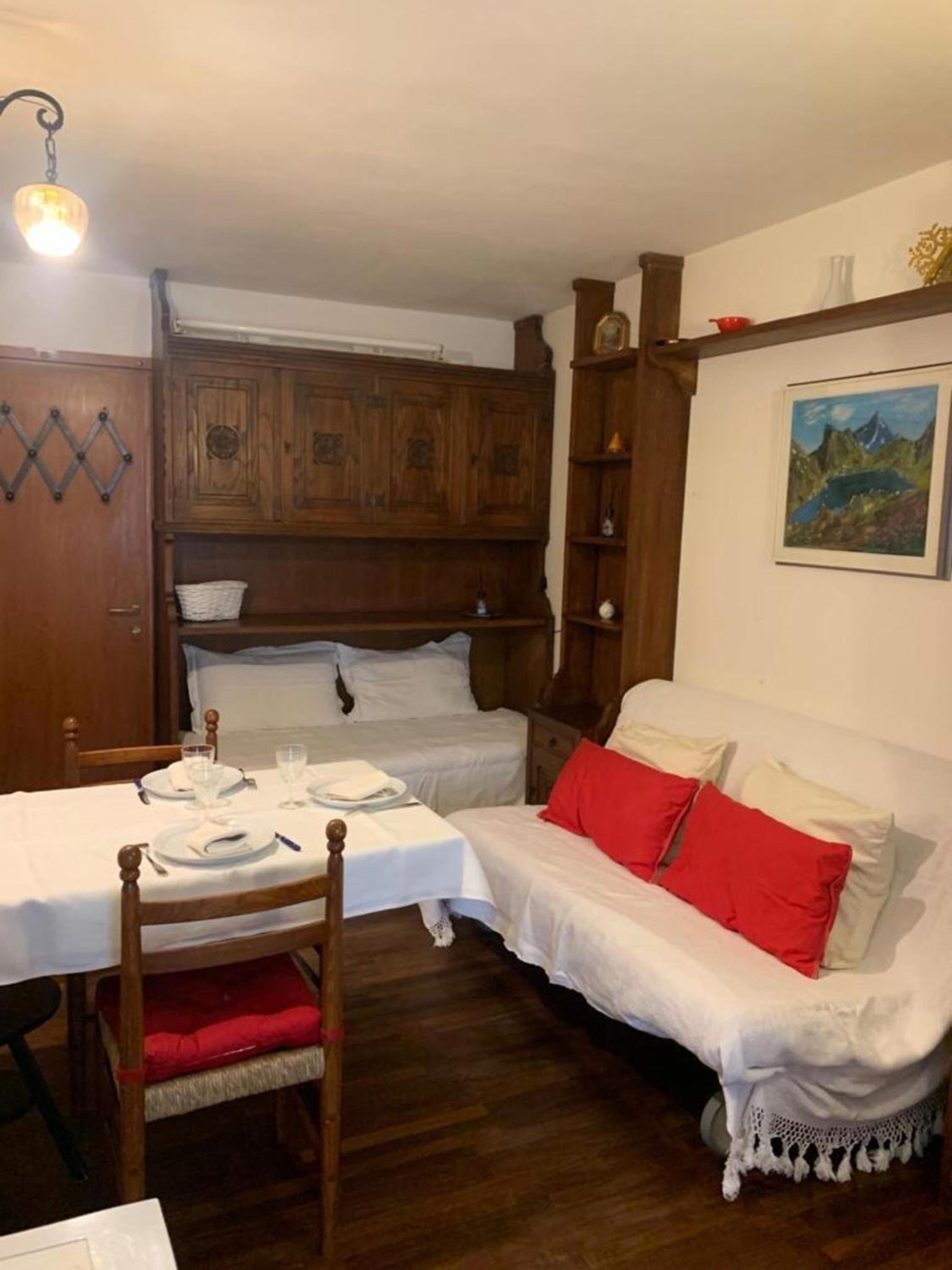 Superior One-Bedroom Apartment