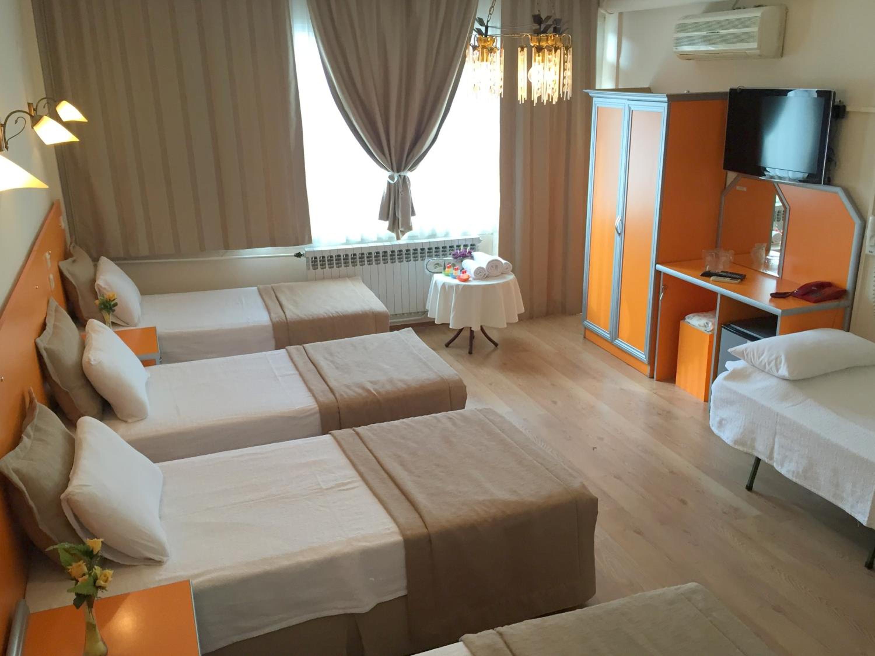 Family Suite (5 Adults)