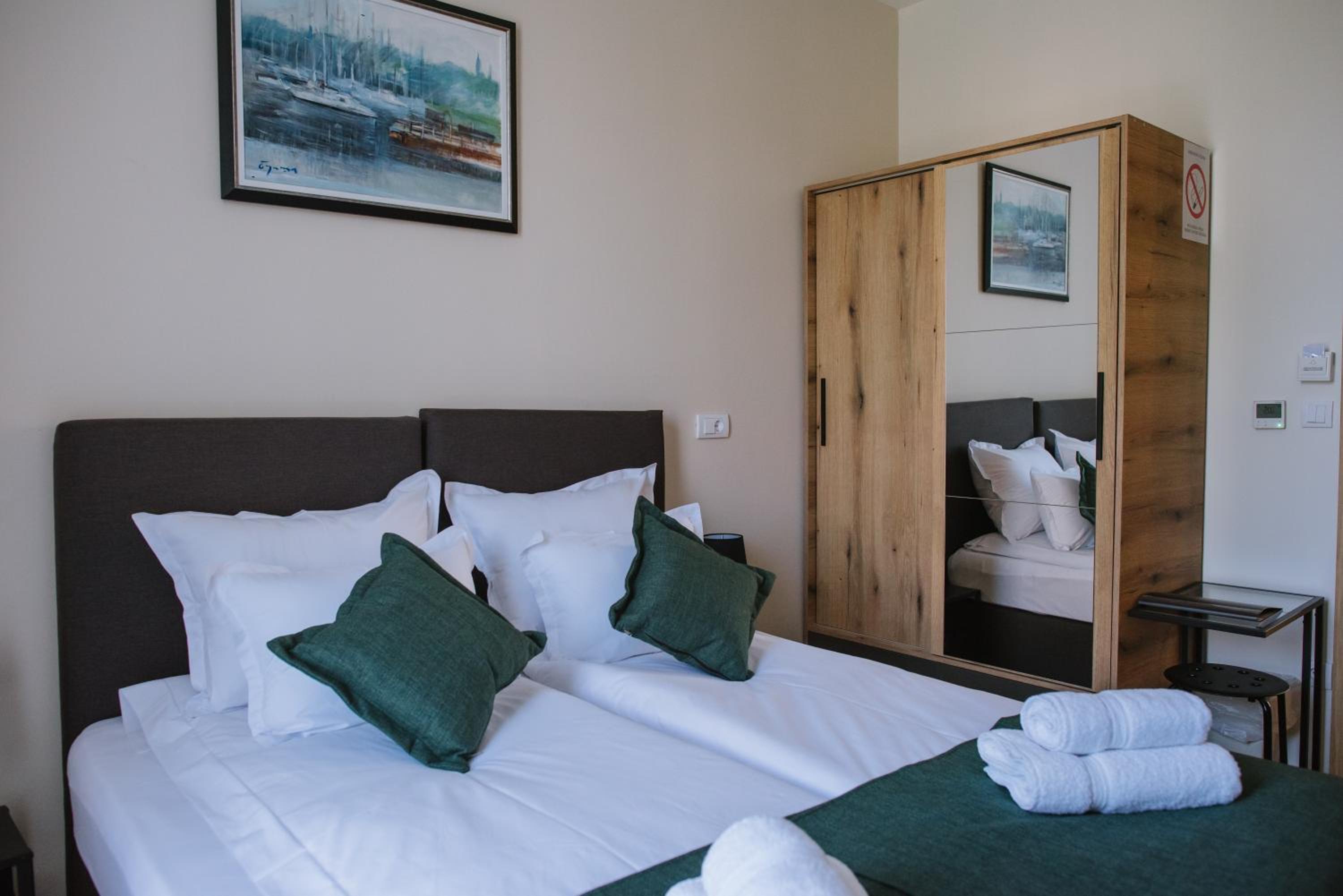 Double Room with Private Bathroom photo 1
