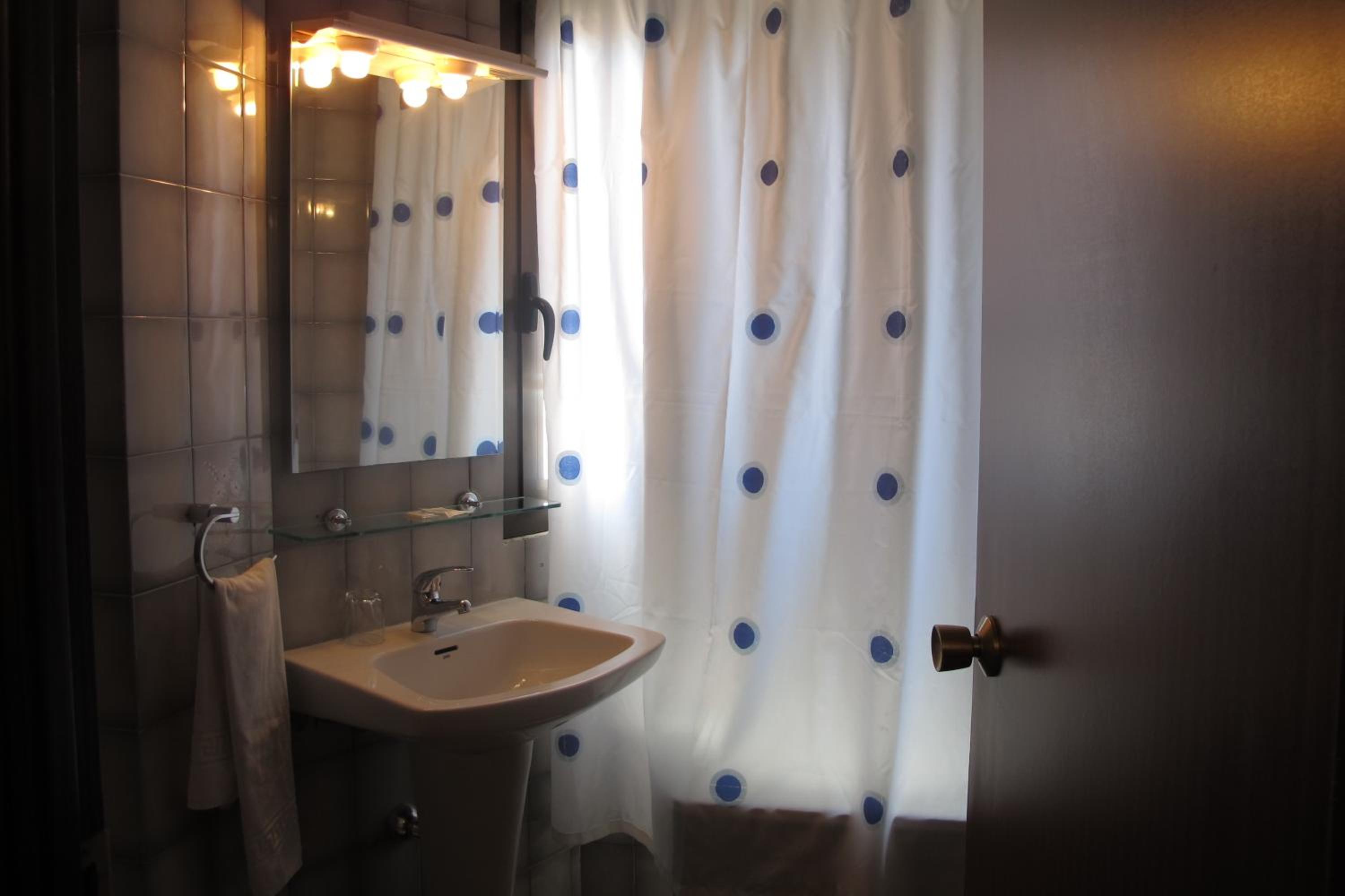 Double Room with Double bed - Photo 2
