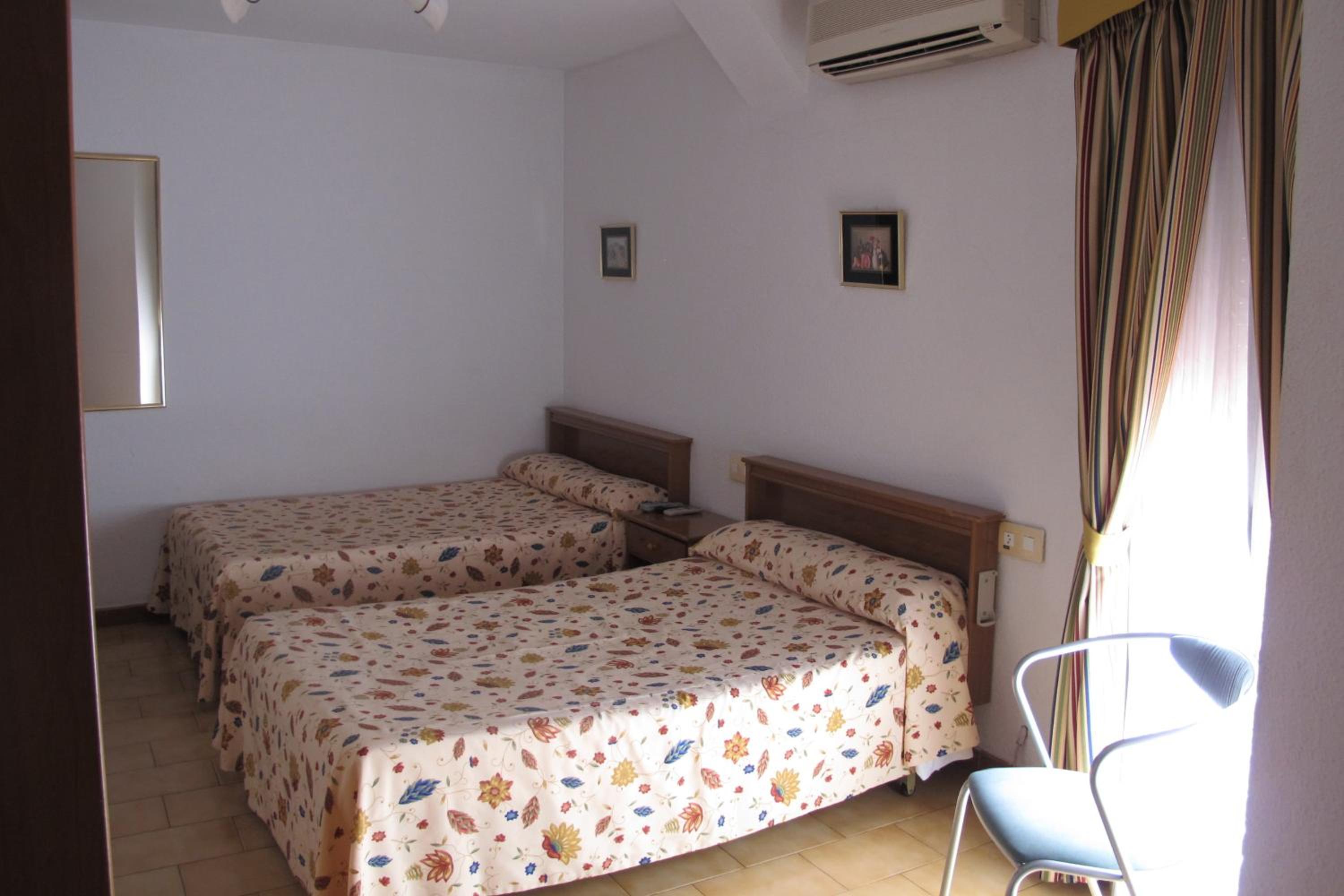 Twin Room - Photo 1