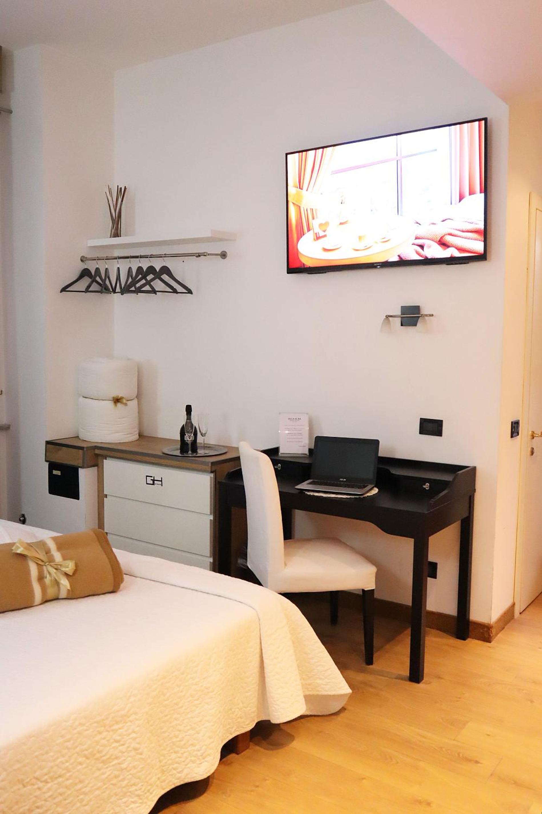 King Double Room - Photo 8