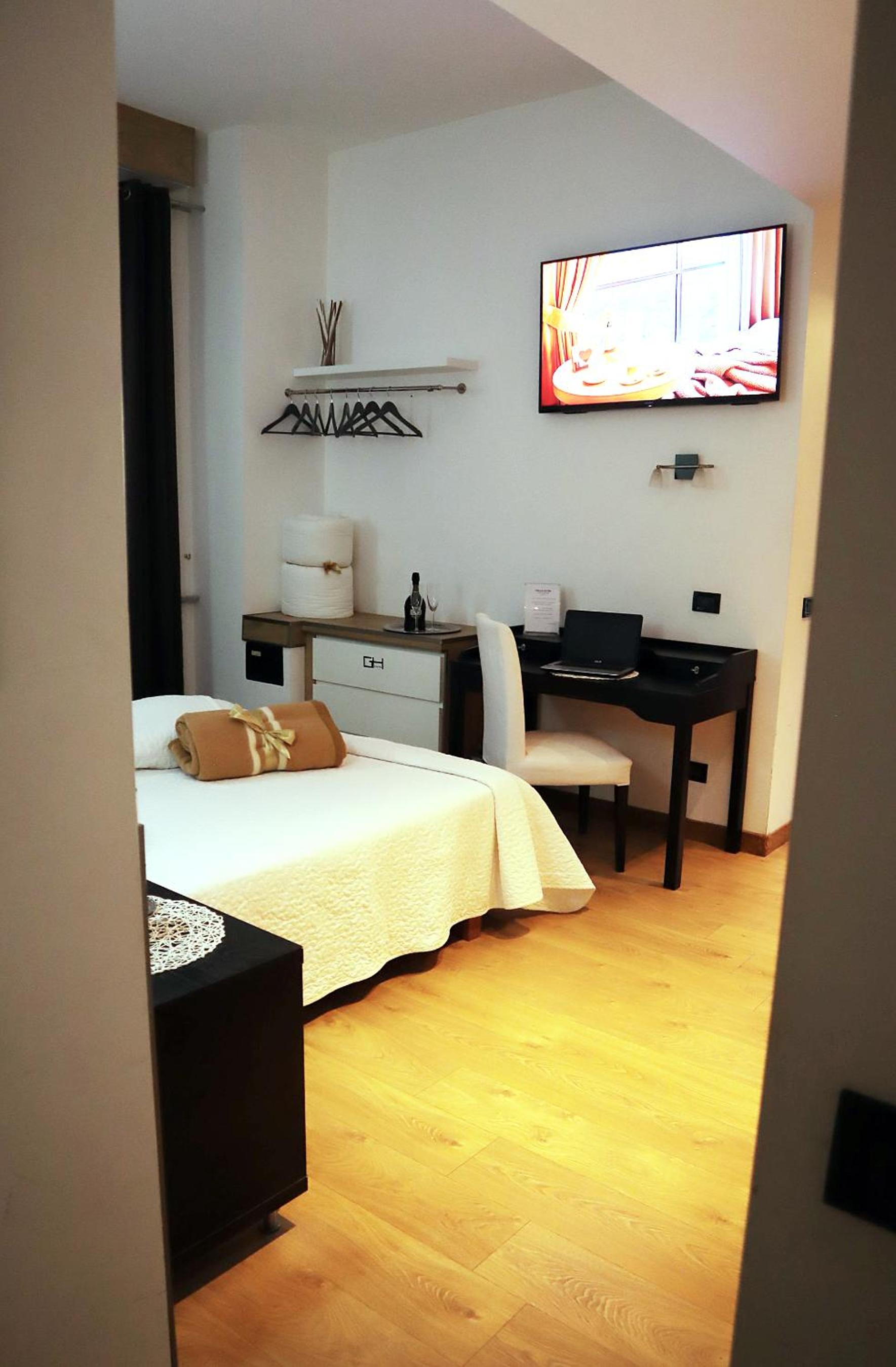 King Double Room - Photo 6