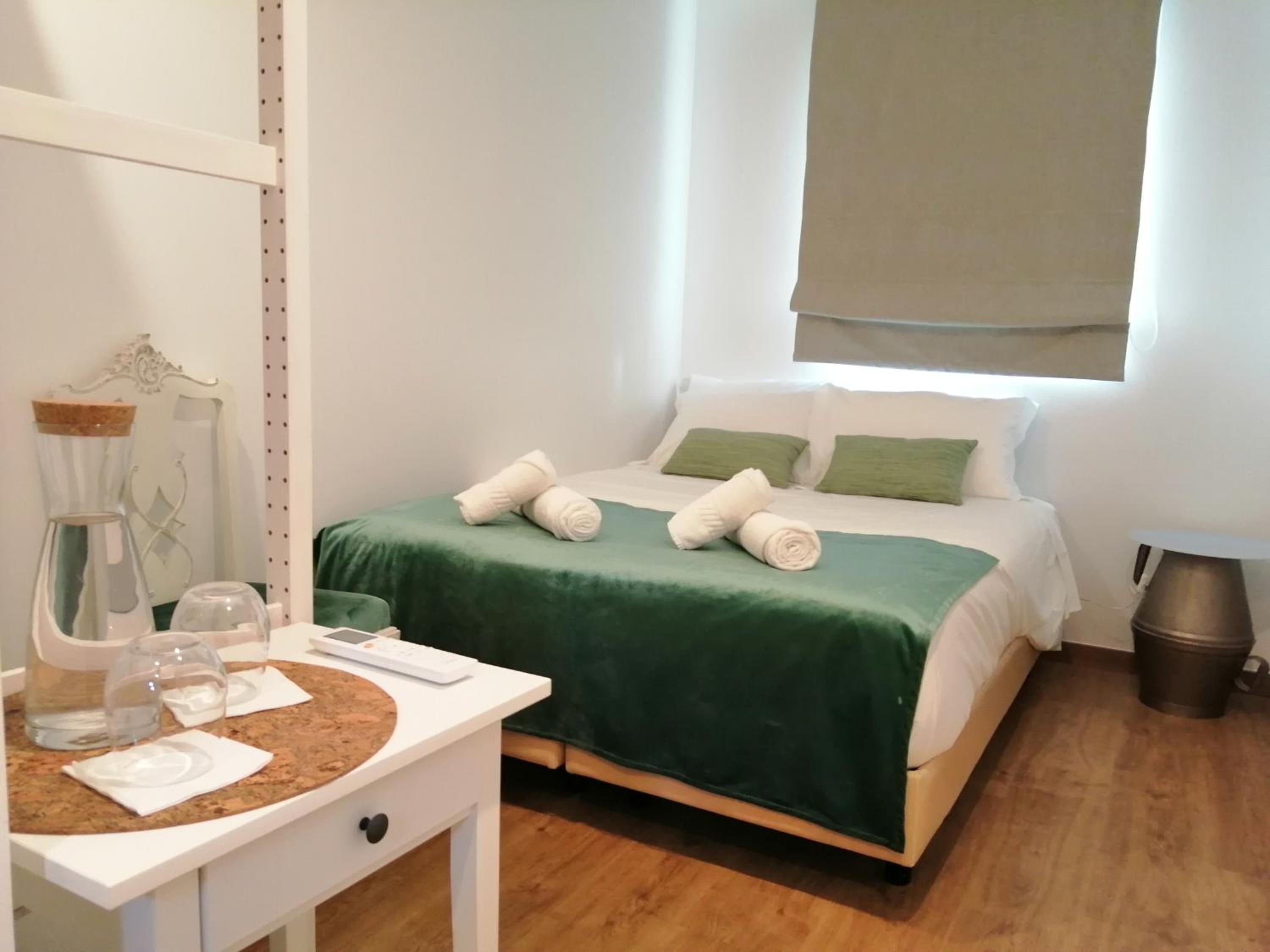 Small Double or Twin Room - Photo 1