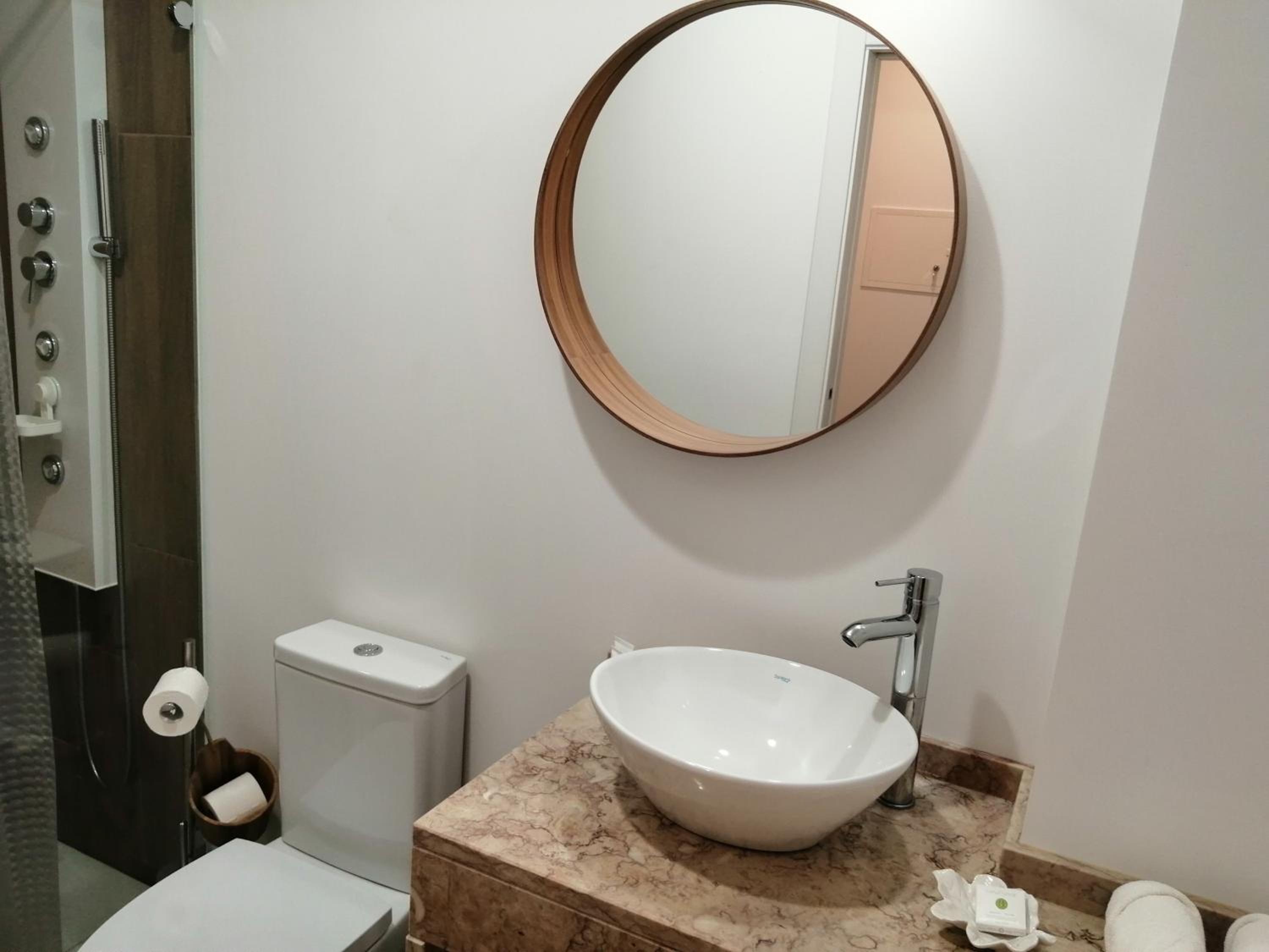 Small Double or Twin Room - Photo 3