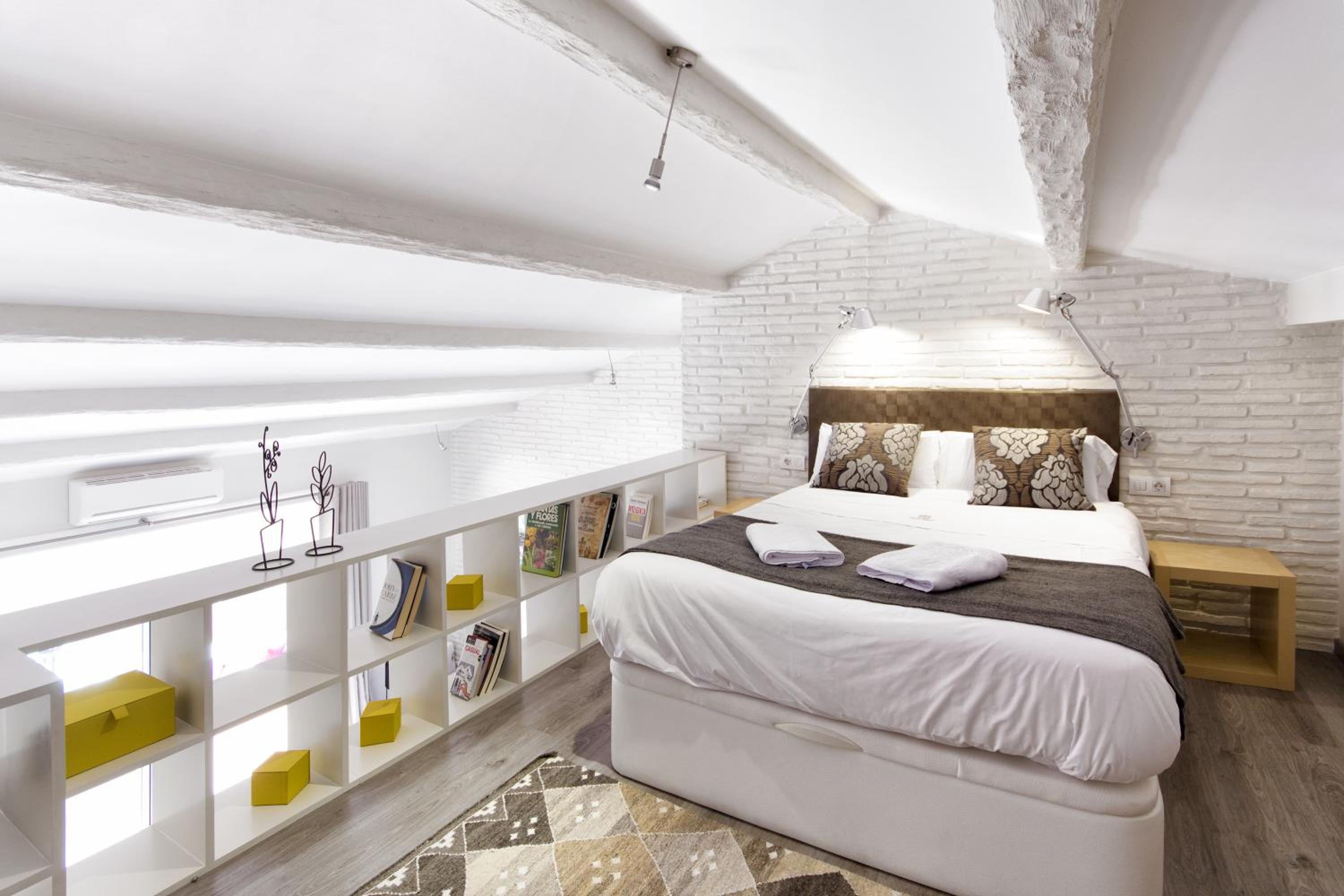 Three-Bedroom Apartment with Terrace photo 2