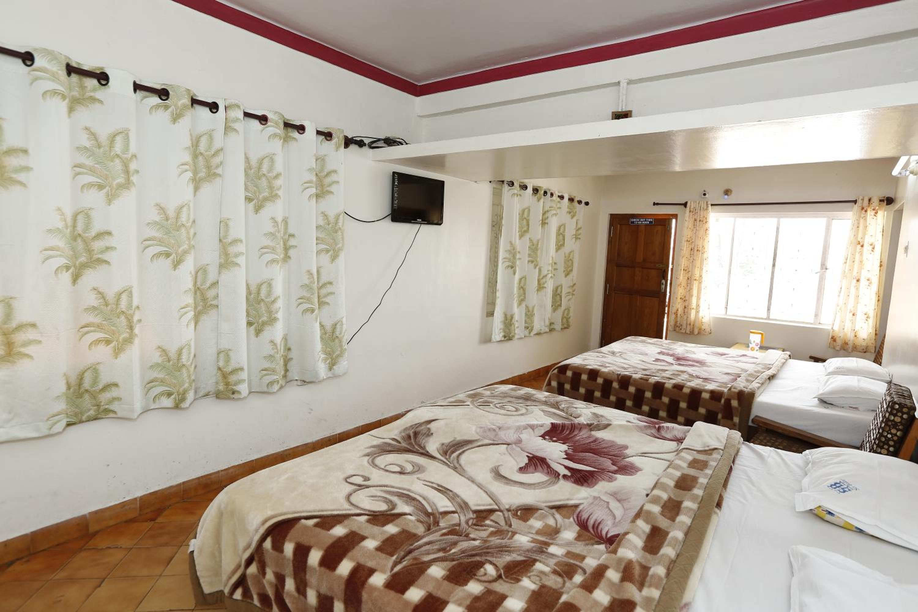 Deluxe Family Room - Photo 7