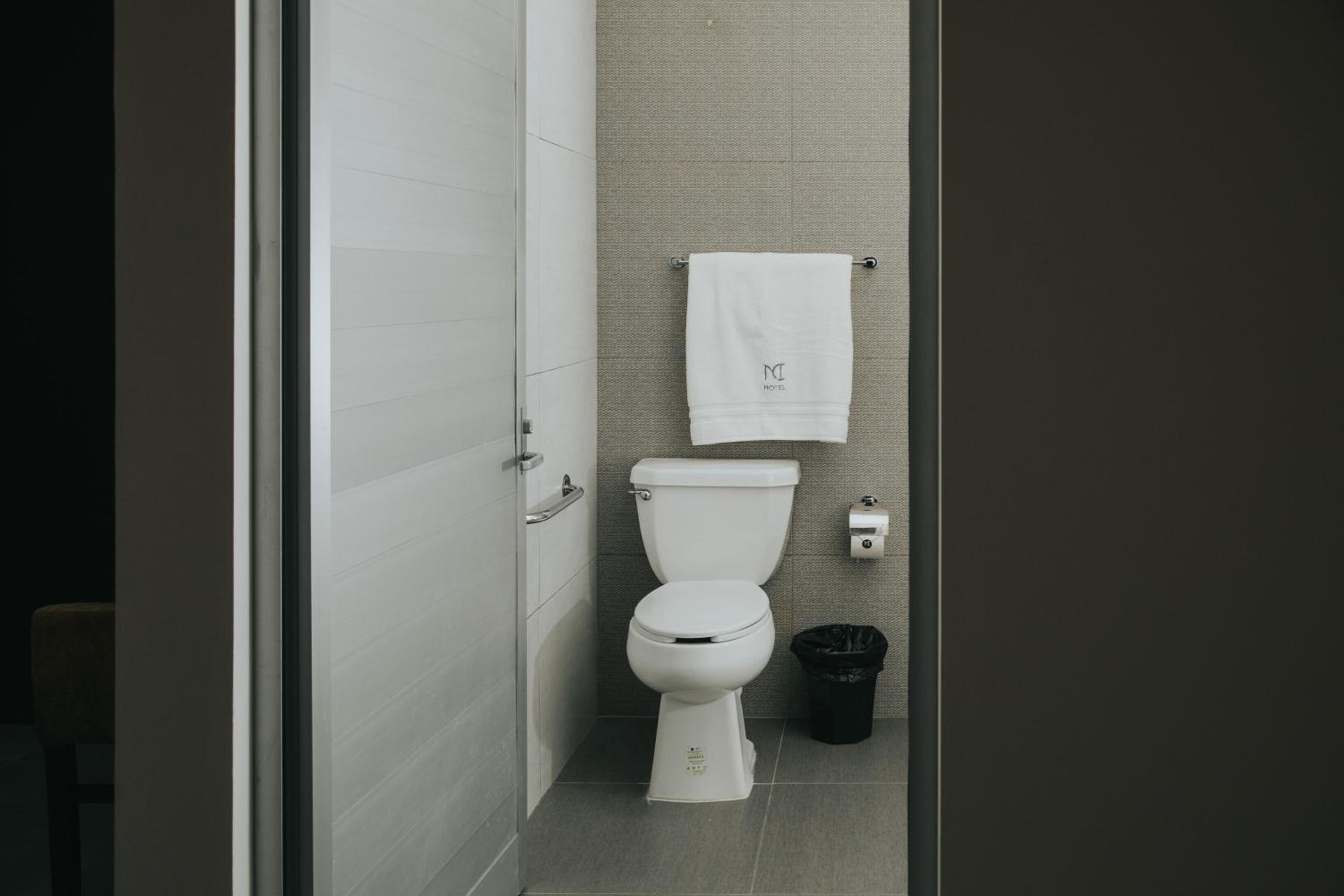 Standard Suite - Photo 8