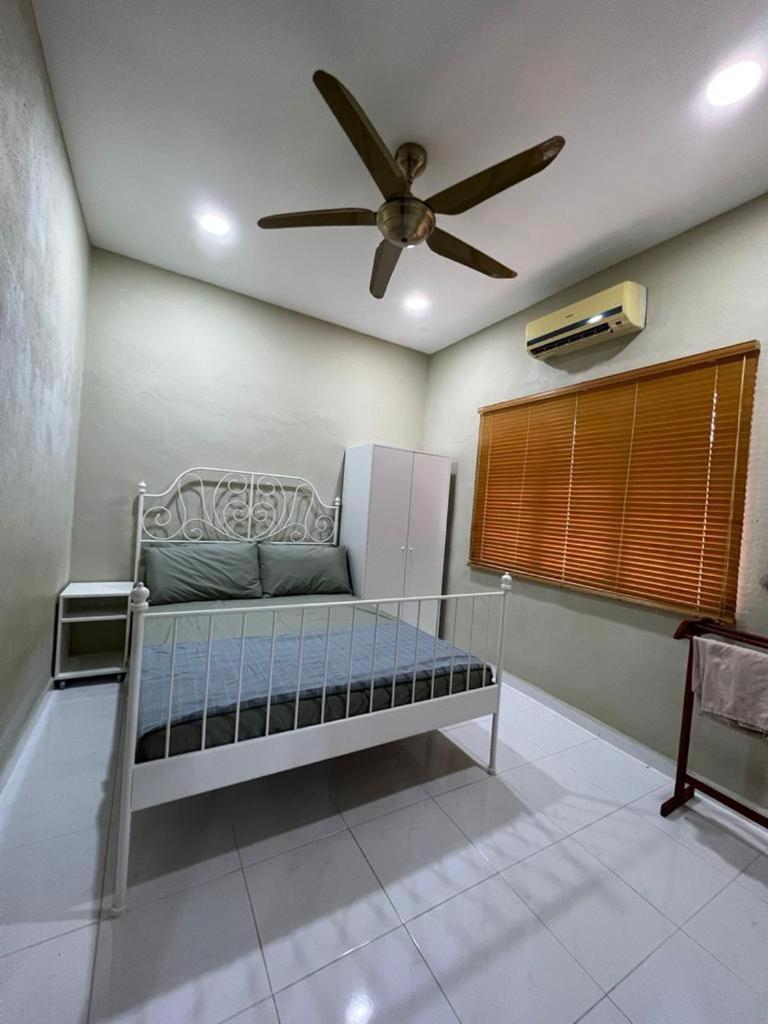 Three-Bedroom House photo 2