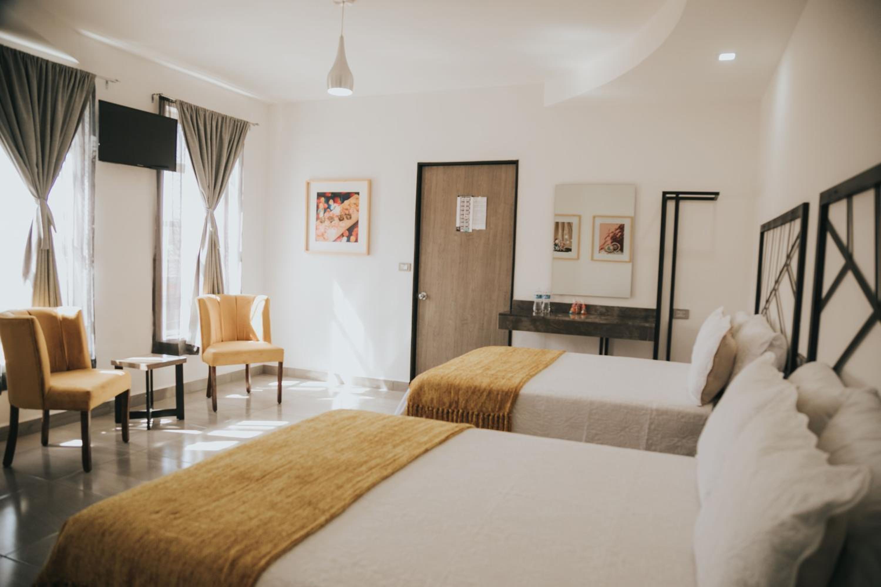 Standard Suite - Photo 1