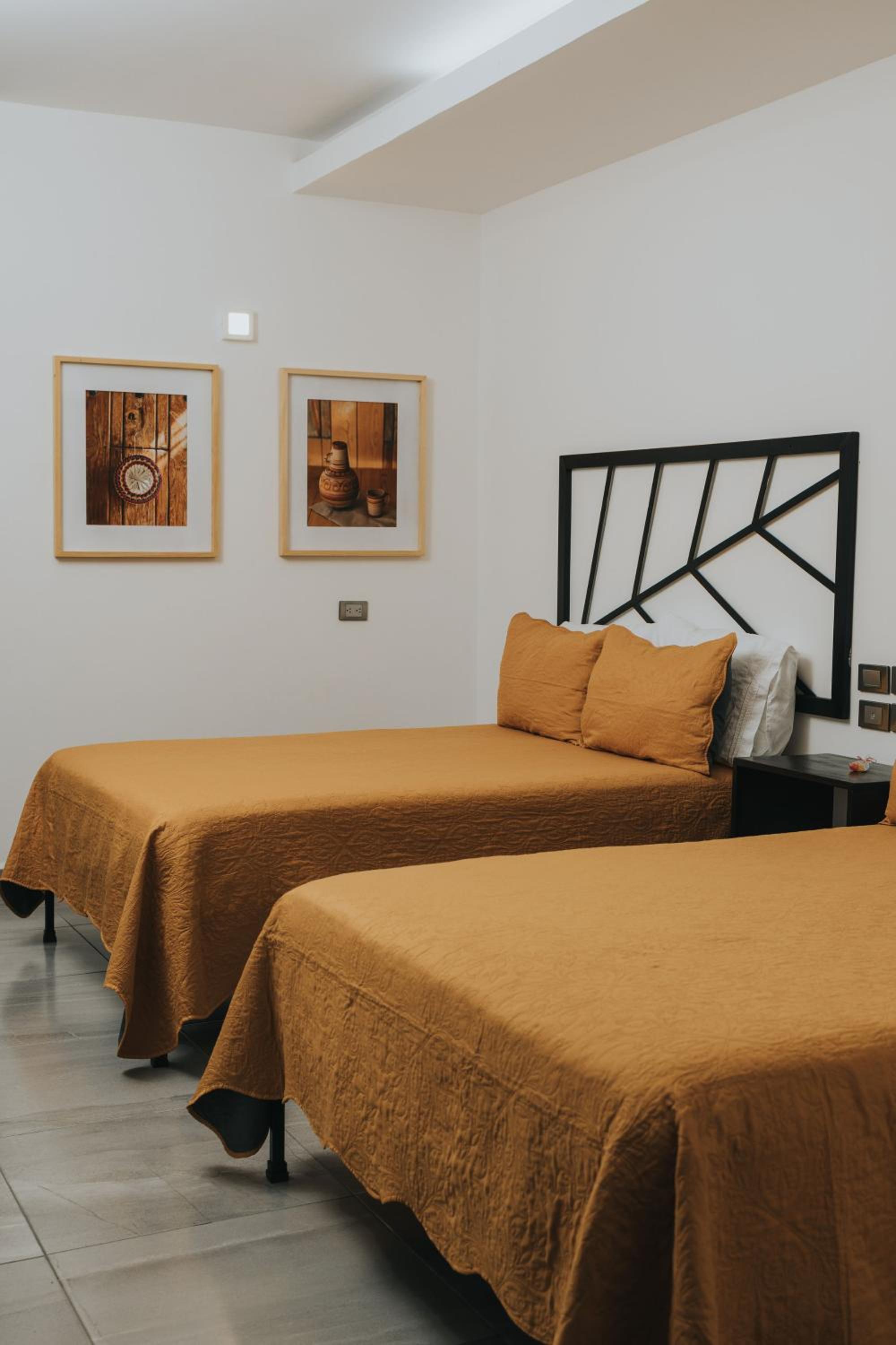 Double Room with Two Double Beds - Photo 12