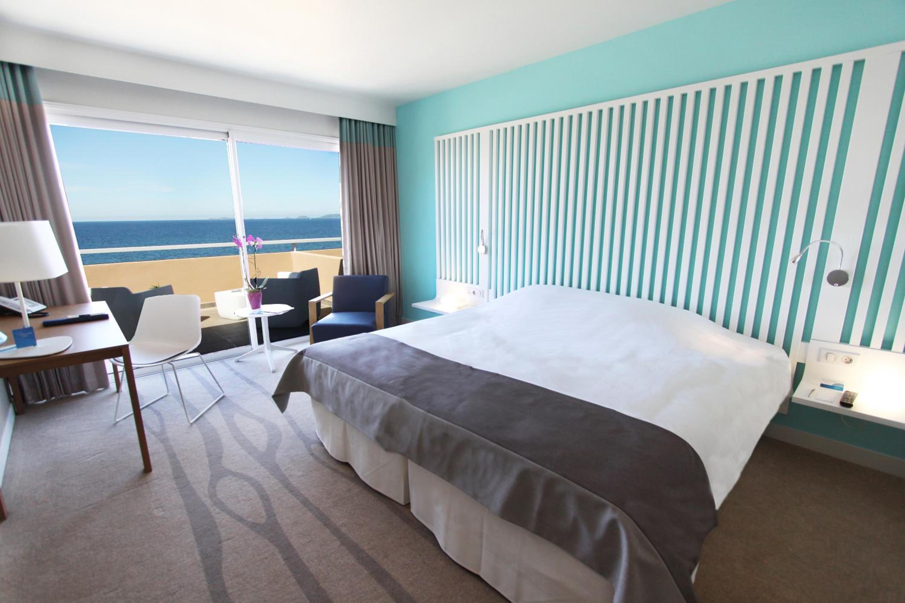 Superior Room - Sea View & Balcony - Photo 3