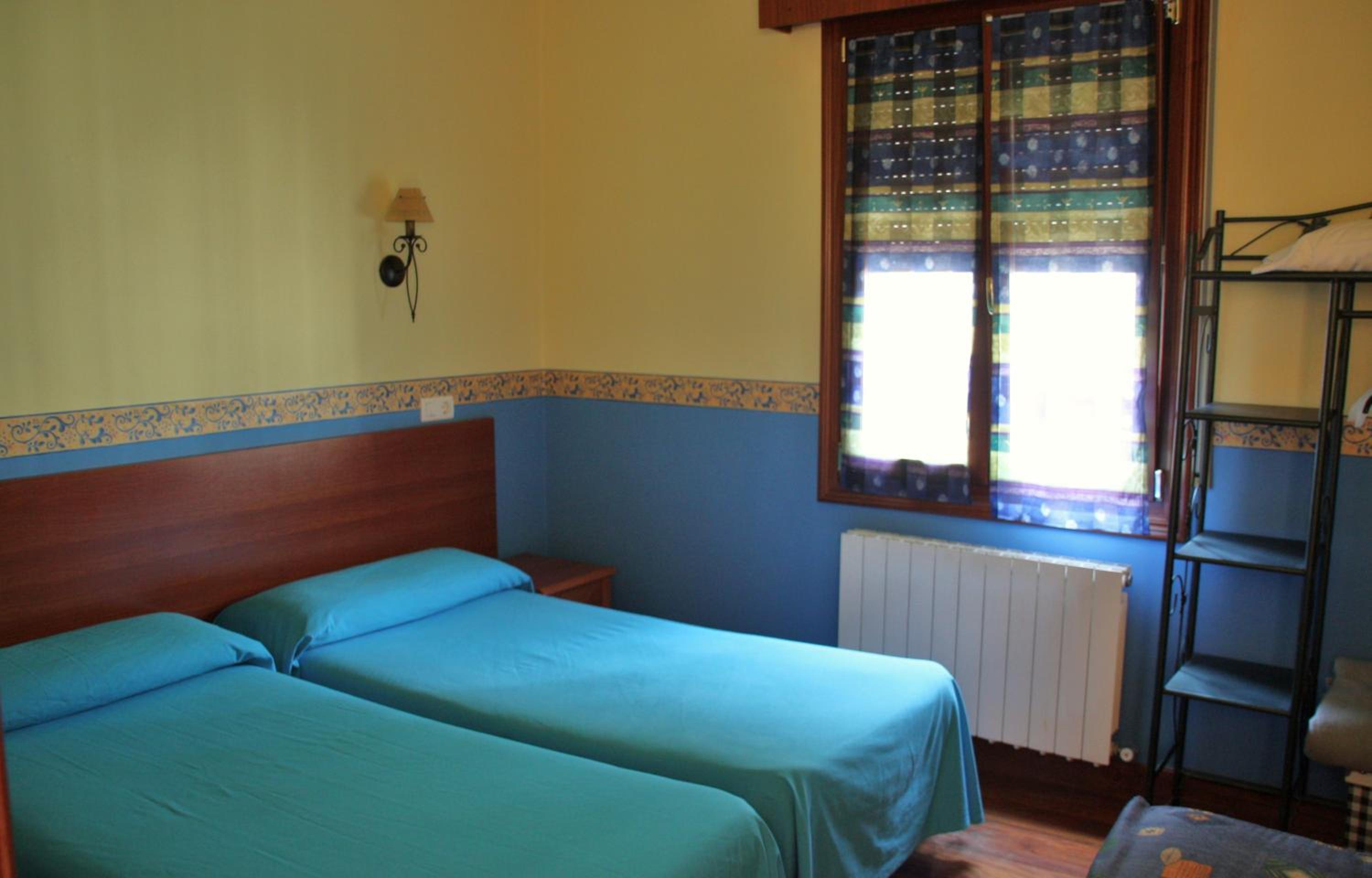 Twin Room - Photo 18