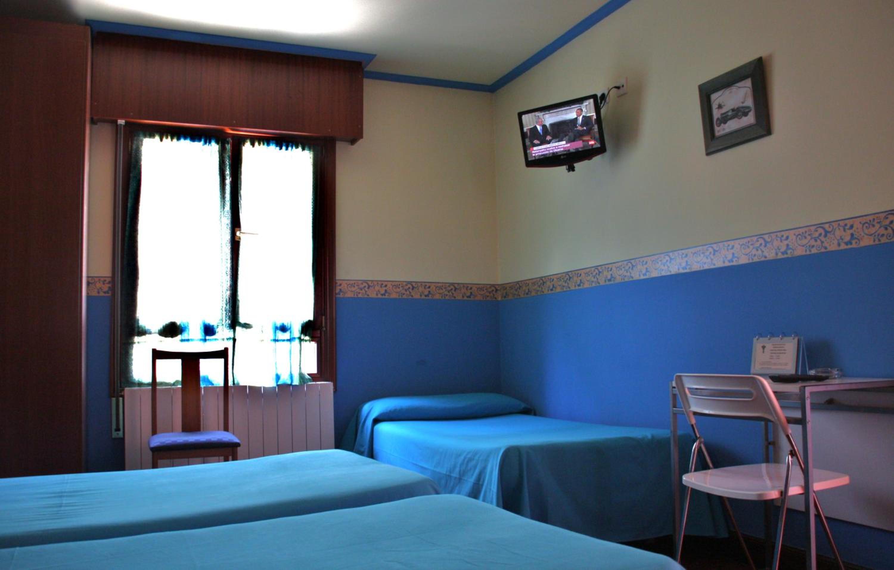 Twin Room - Photo 17