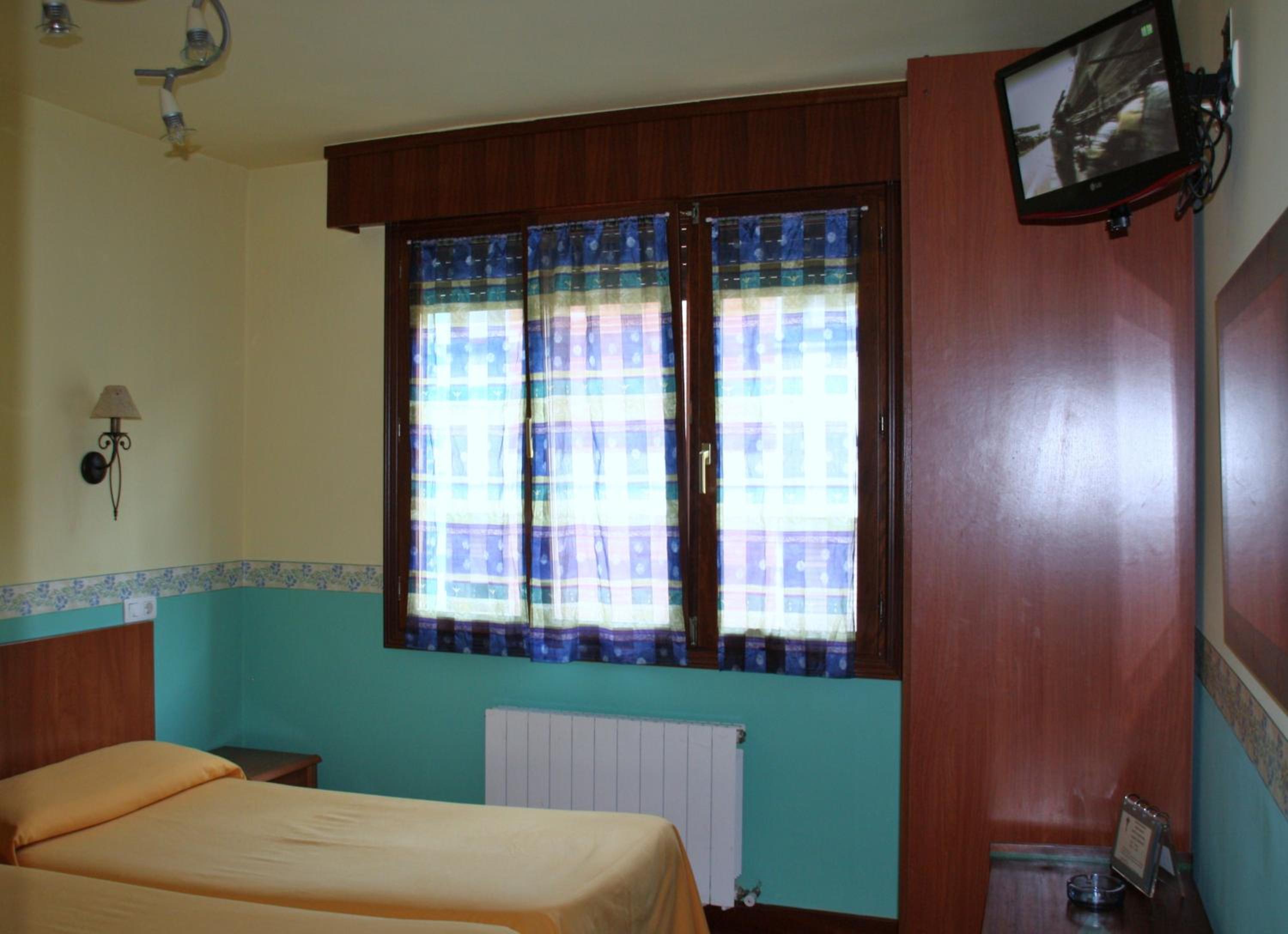 Twin Room - Photo 26