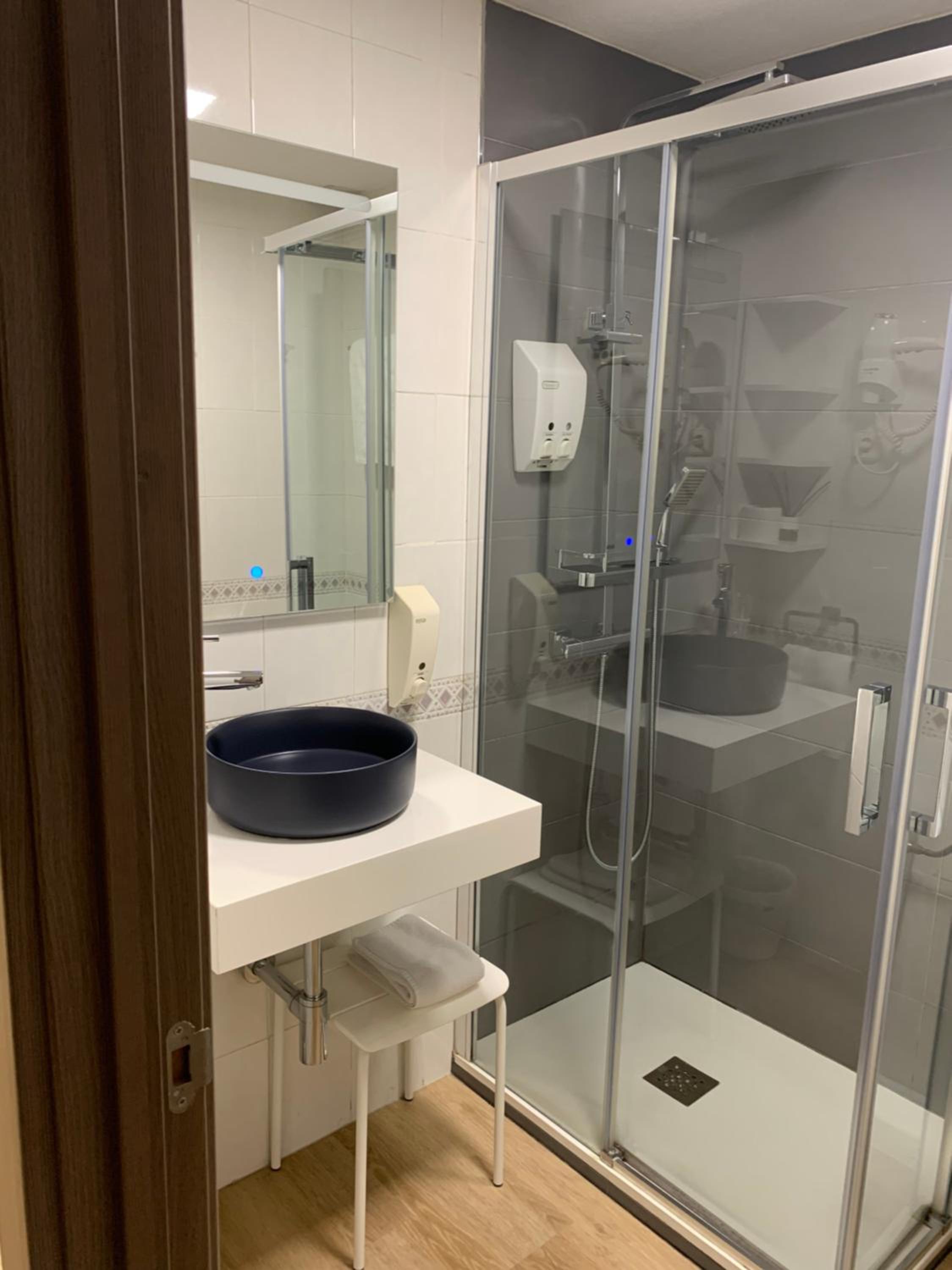 Double Room - Photo 5