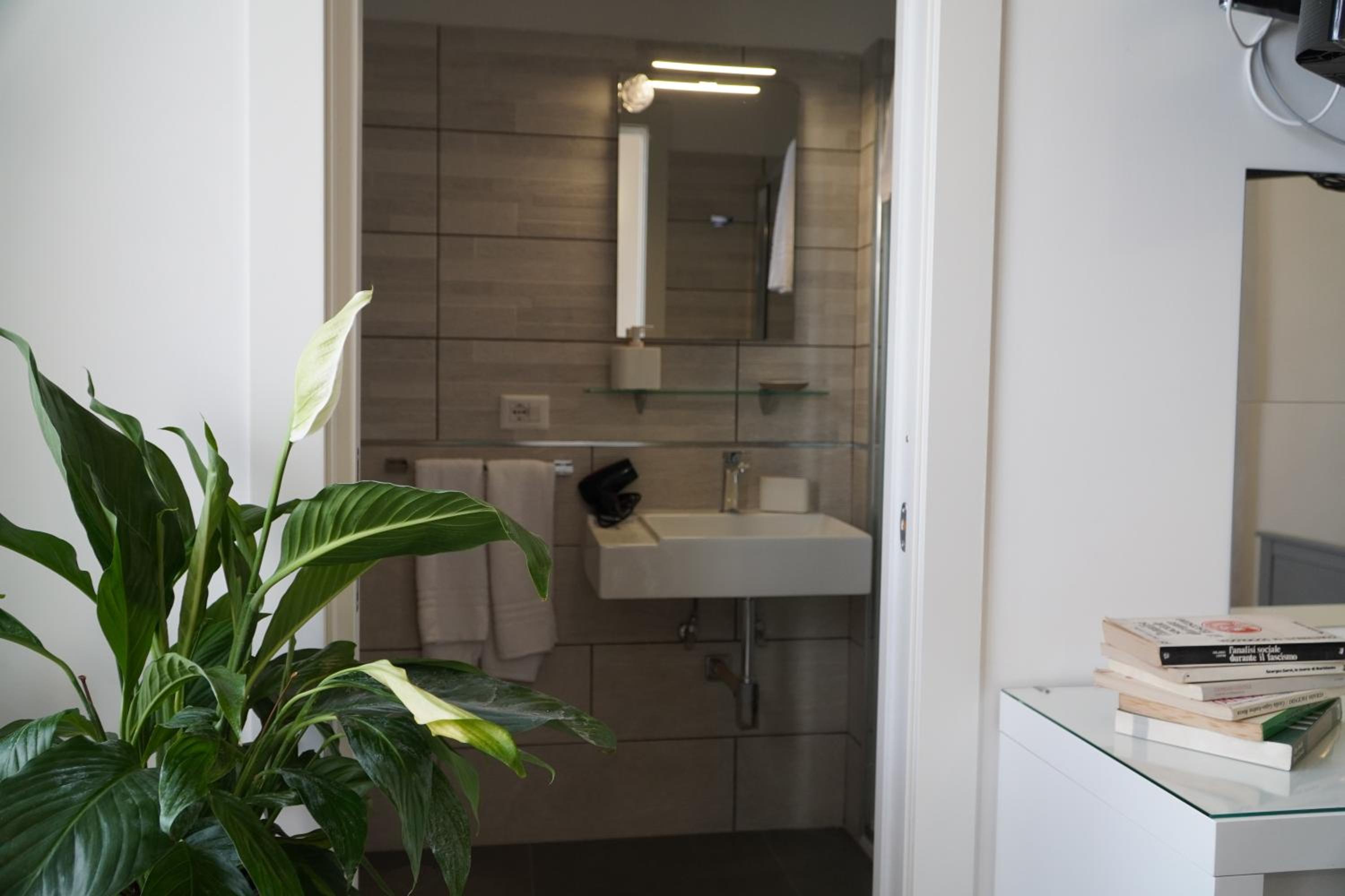 One-Bedroom Apartment photo 2