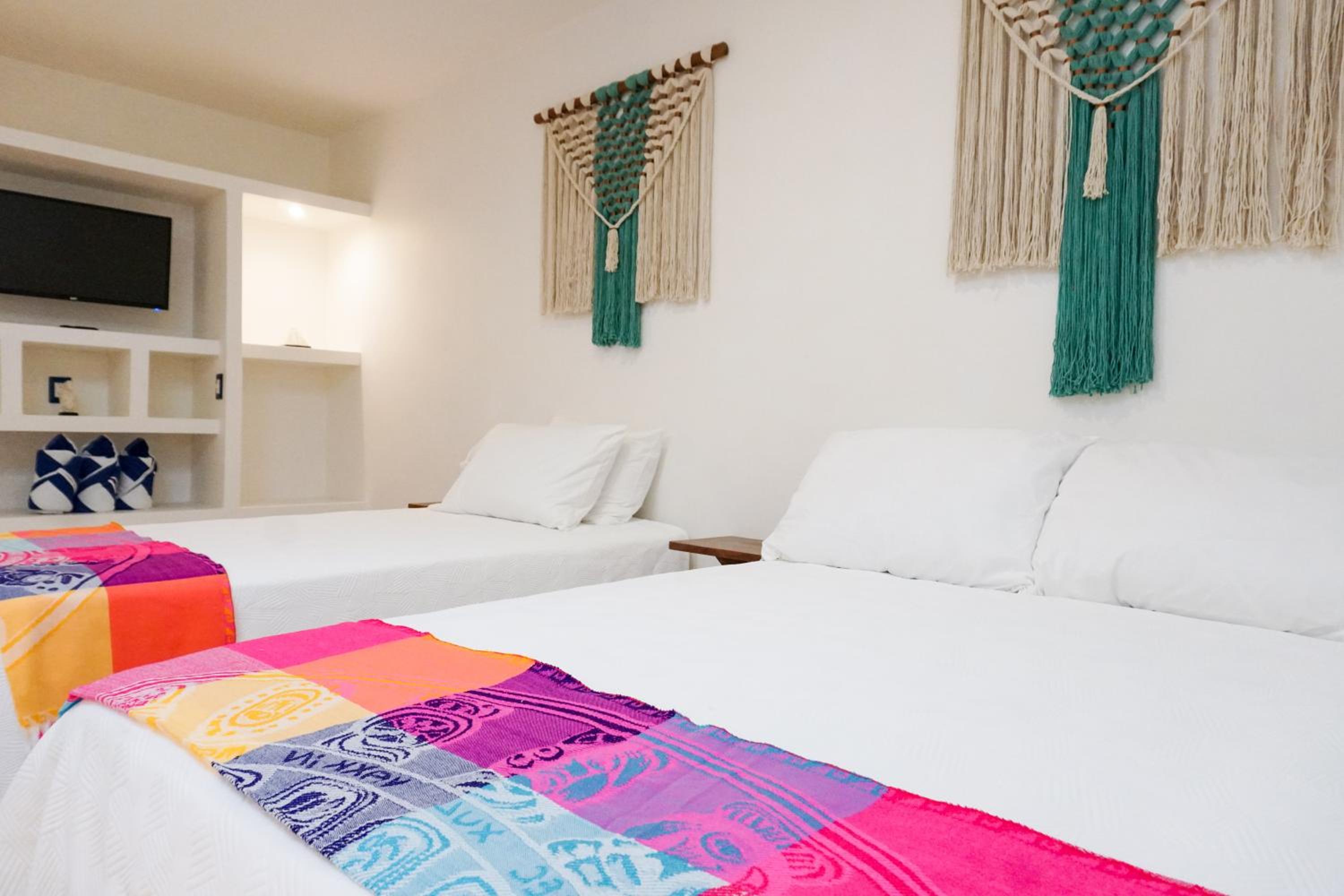 Twin Room - Photo 9