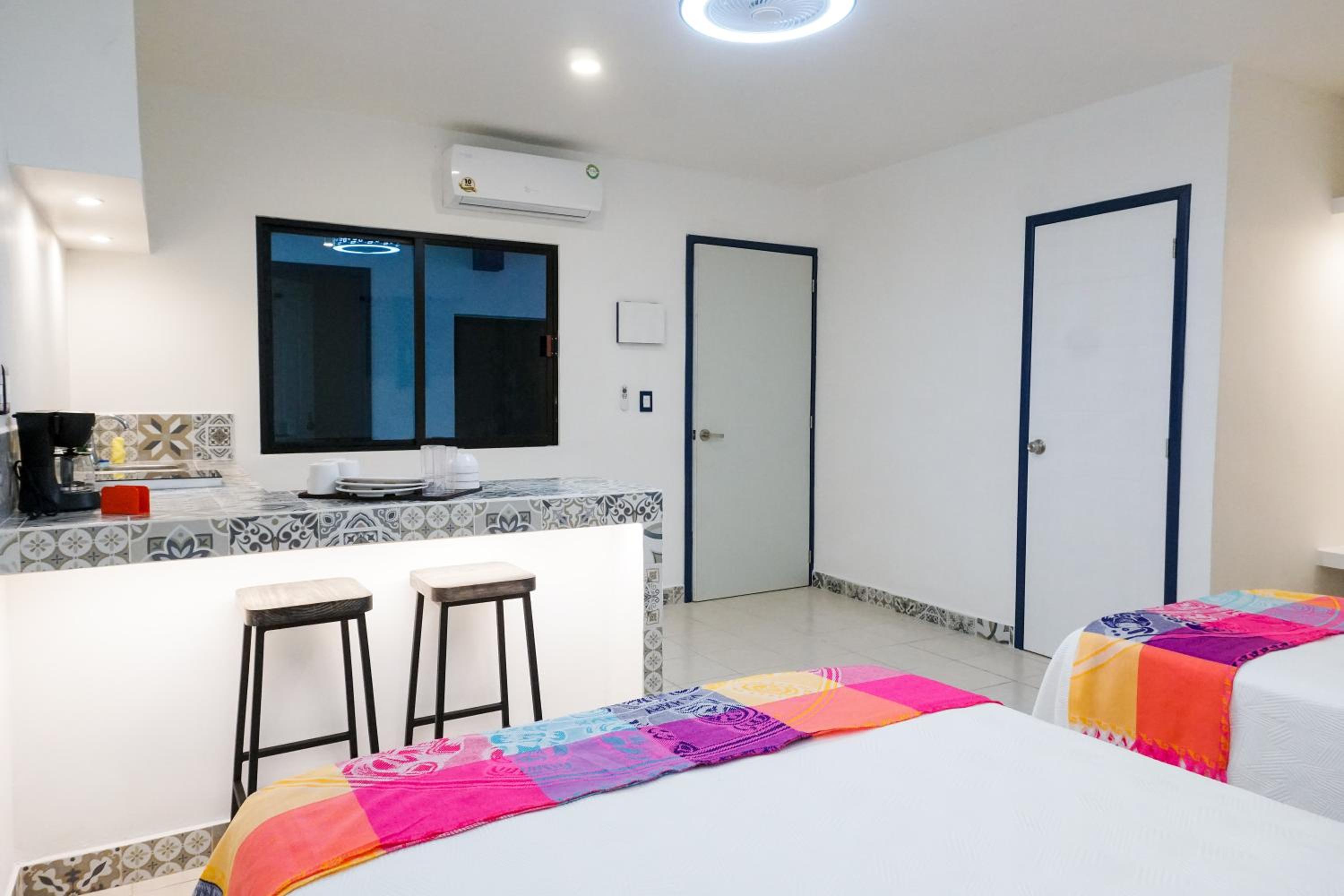 Twin Room - Photo 8