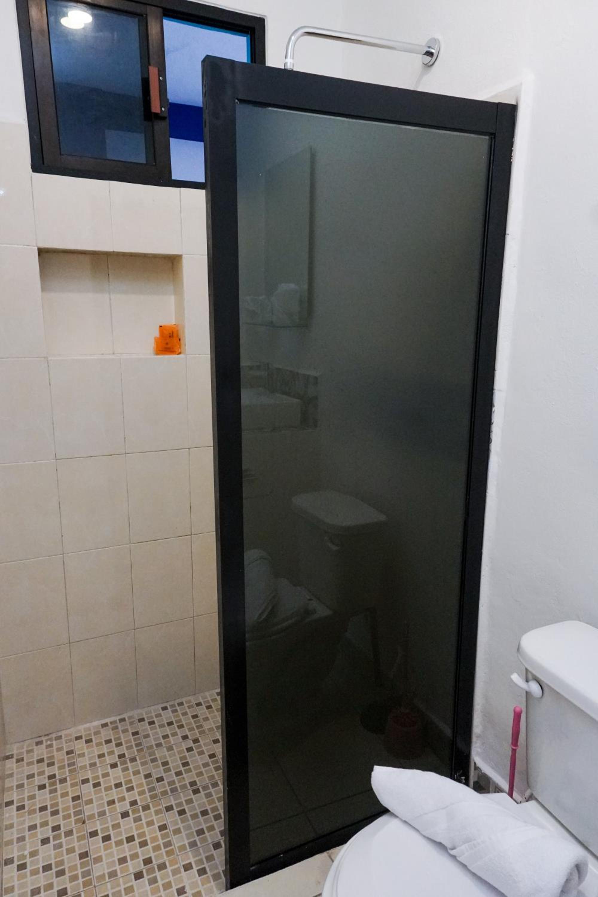 Twin Room - Photo 5