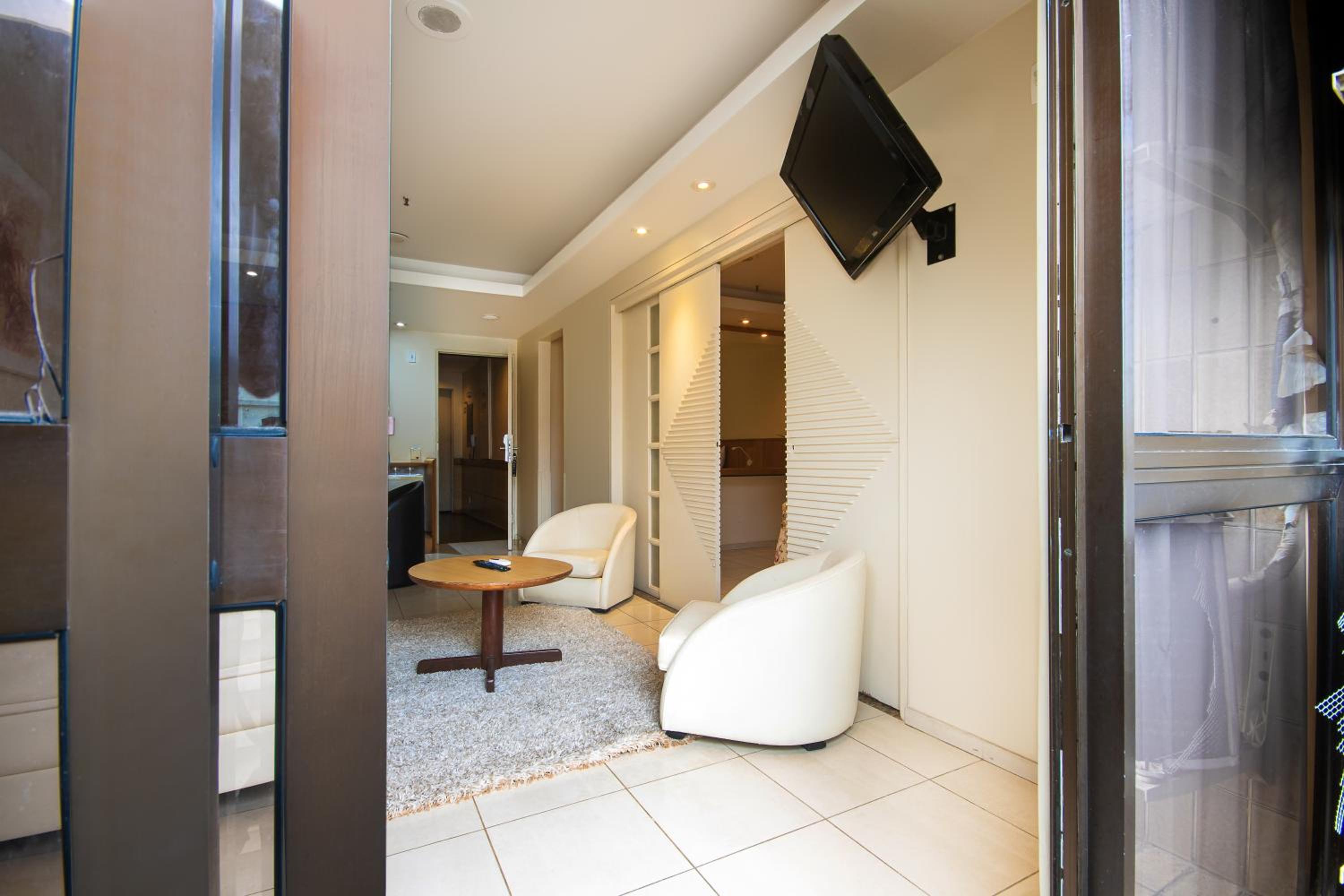 Suite (2 Adults) - Photo 5