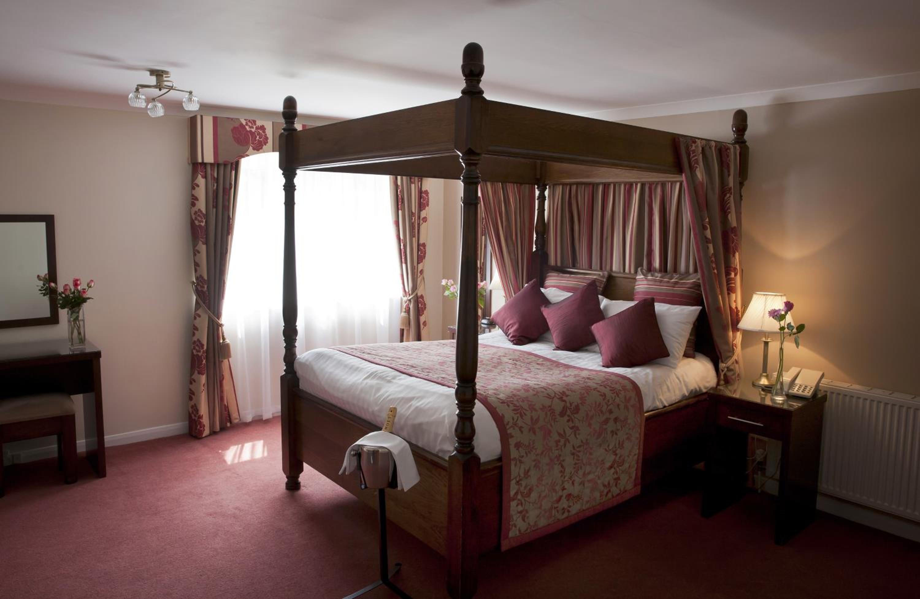 Luxury Four Poster photo 2