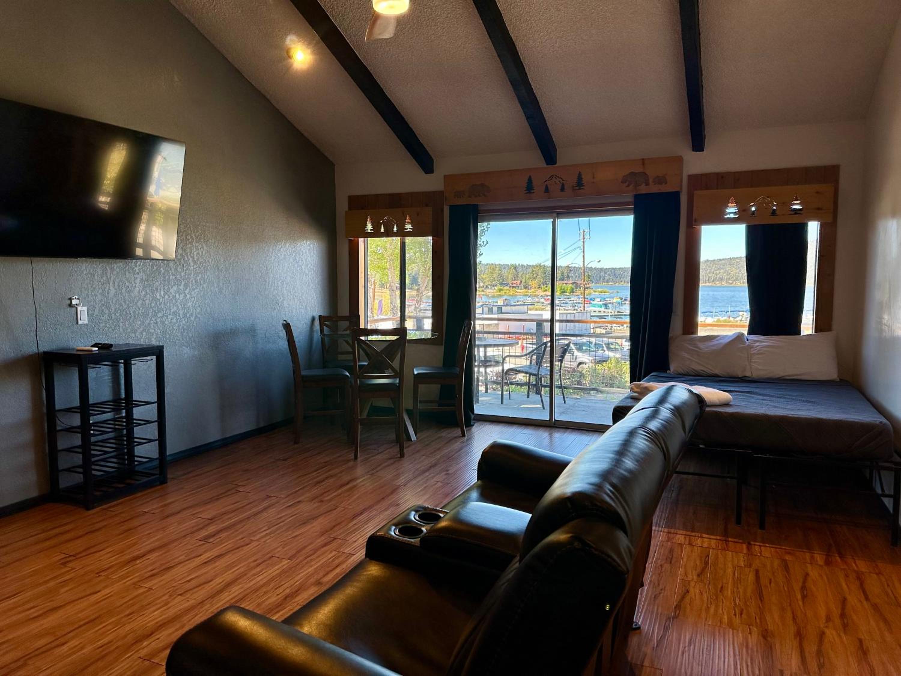 Deluxe Suite photo 2