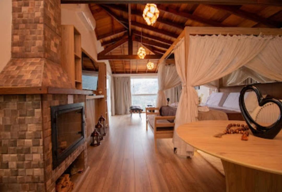 Deluxe King Room photo 3