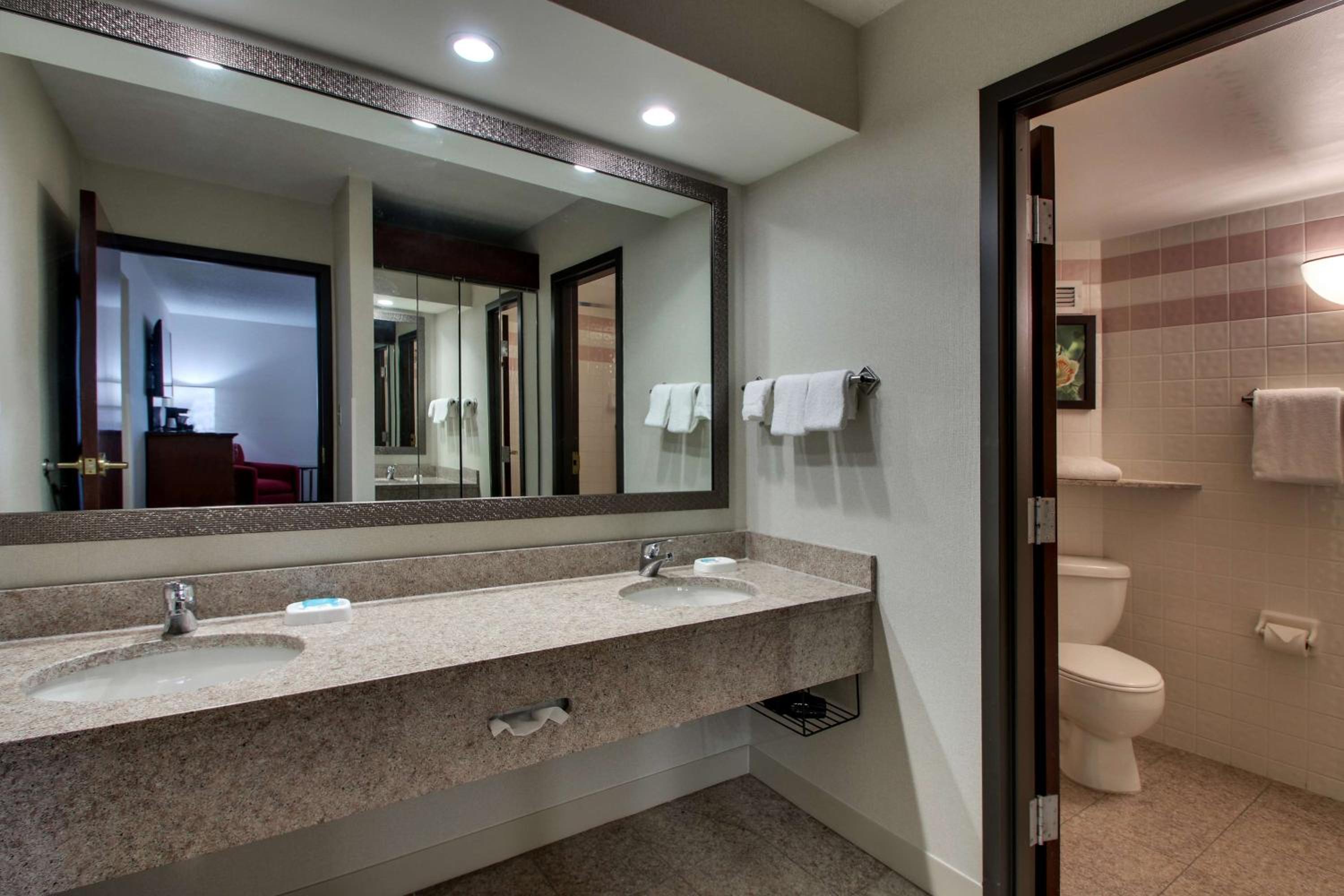 Superior King Suite - Photo 5
