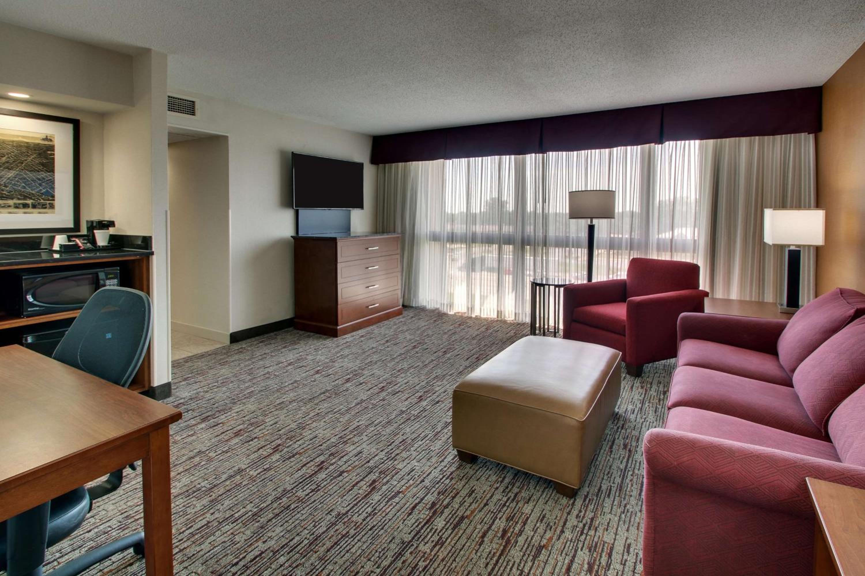 Spacious King Suite – High Floor