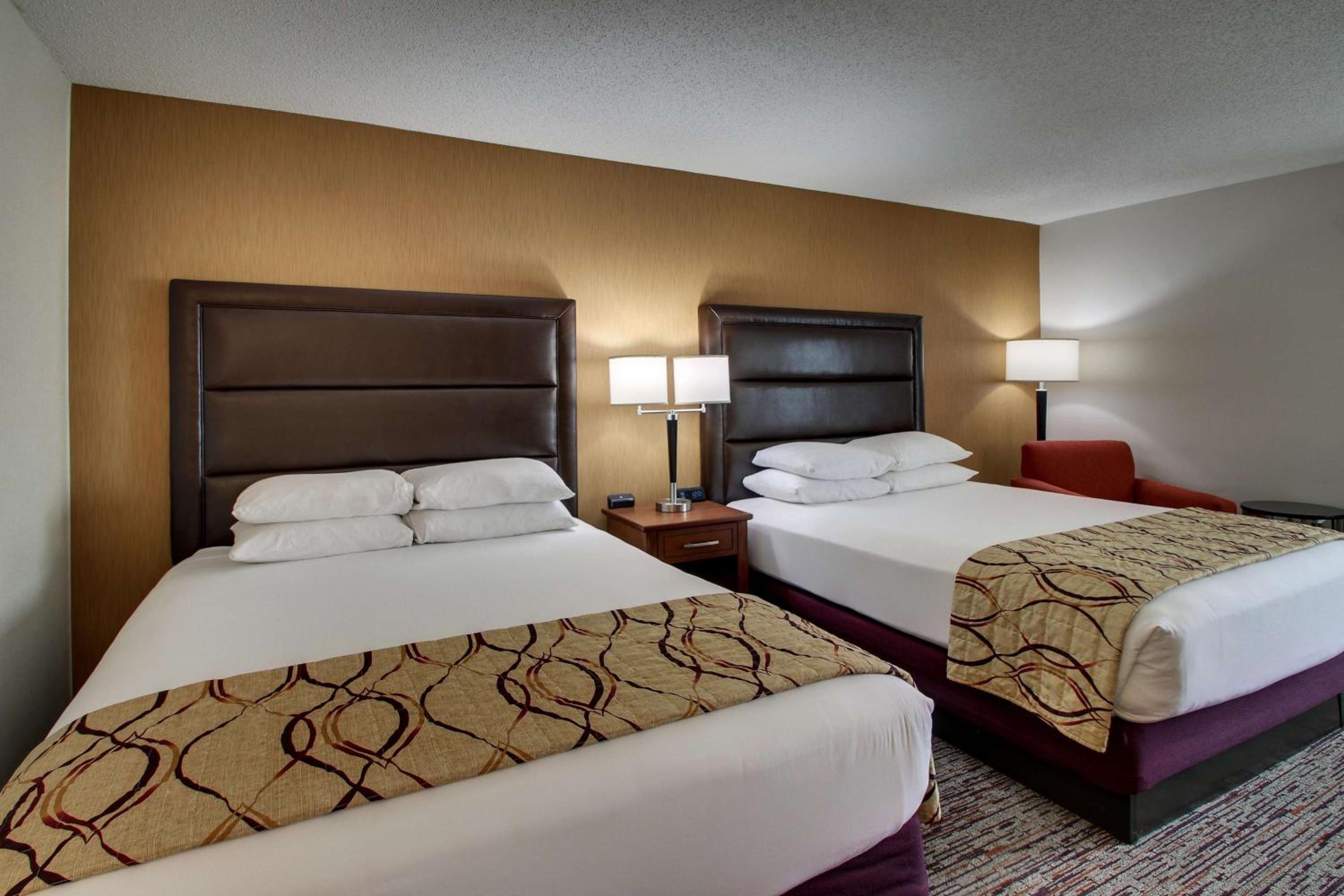 Deluxe Queen Room with Two Queen Beds - Photo 2