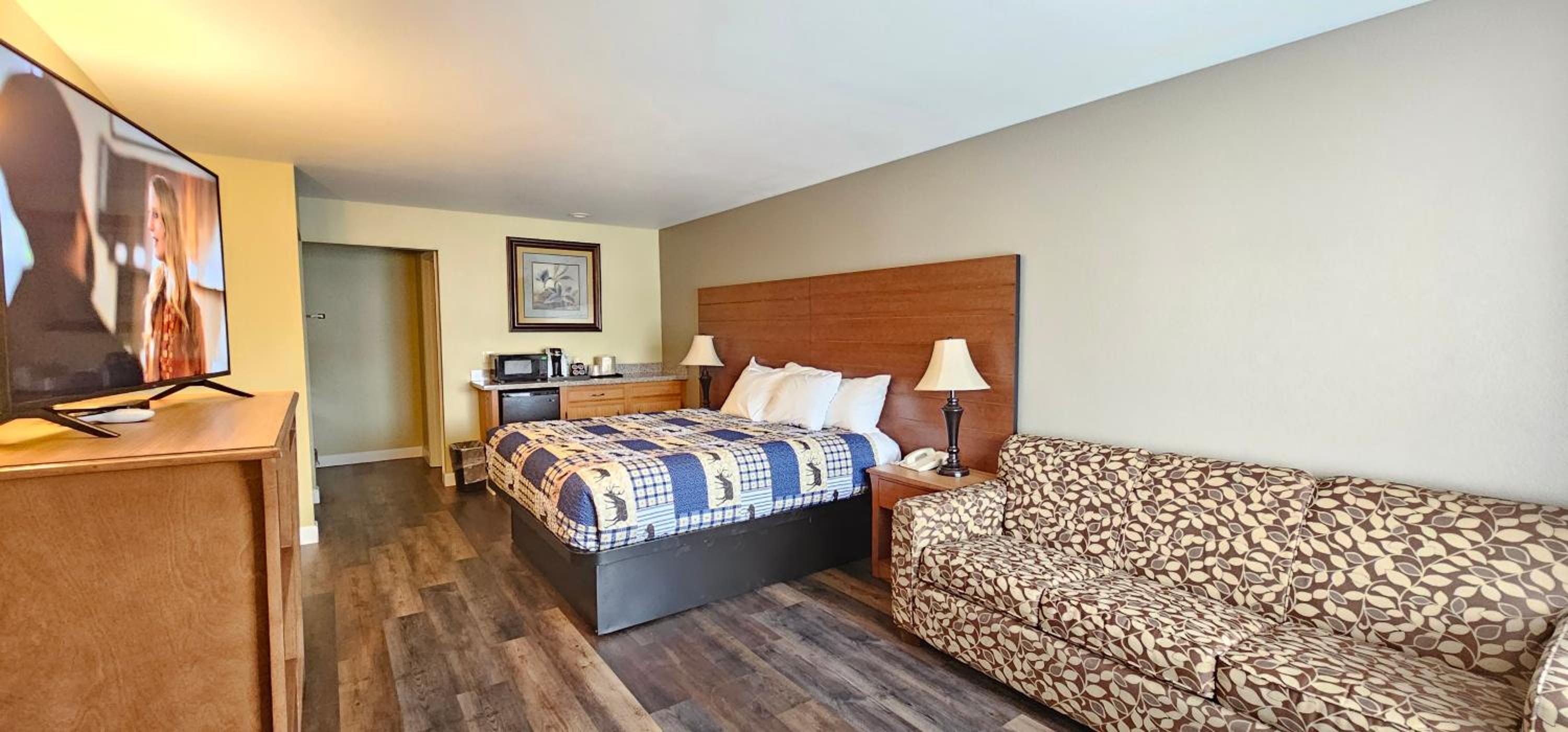 Deluxe King Room photo 1