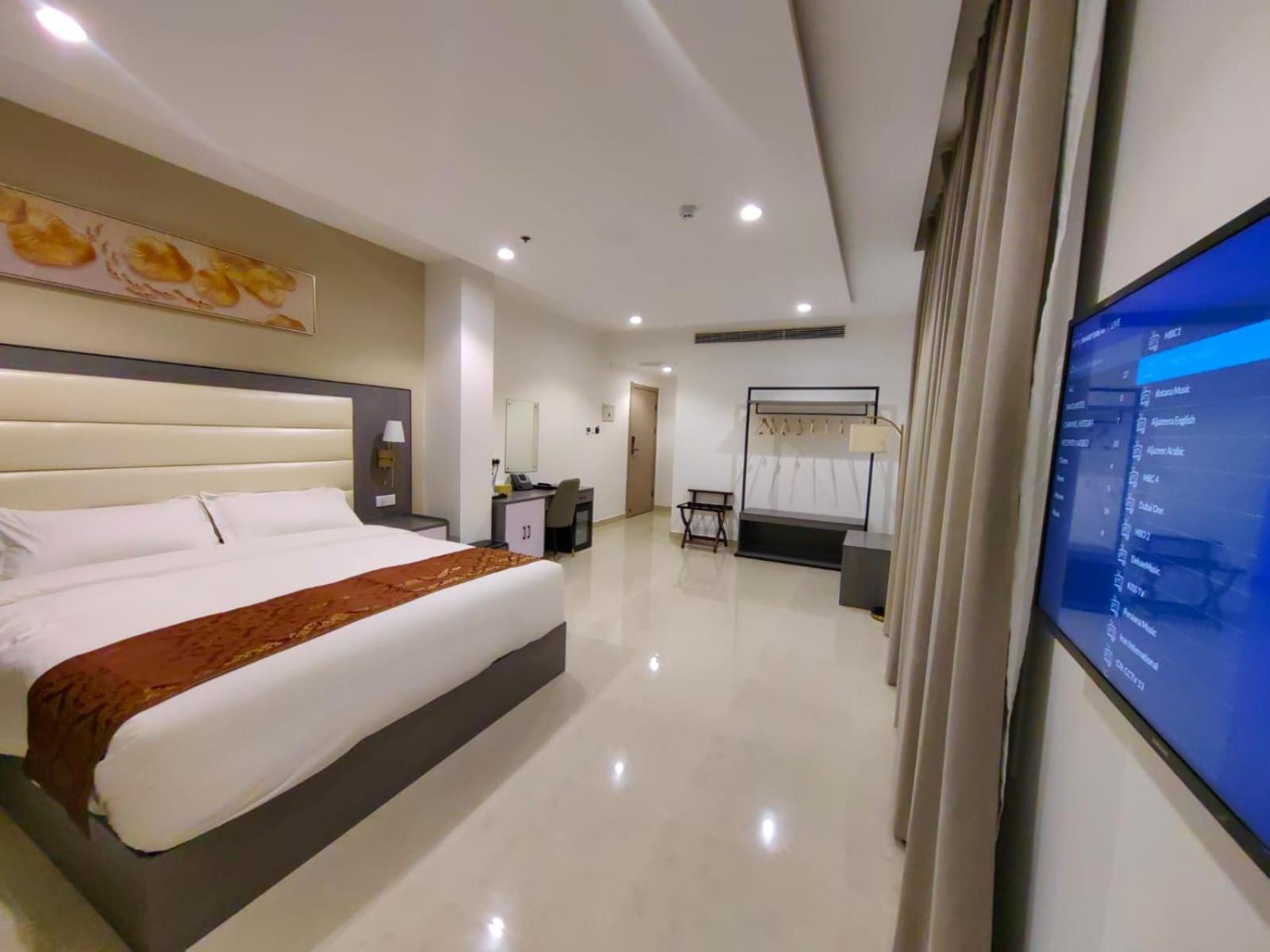 Deluxe King Room - Photo 6