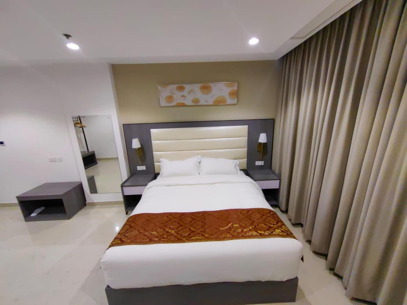 Deluxe King Room - Photo 10
