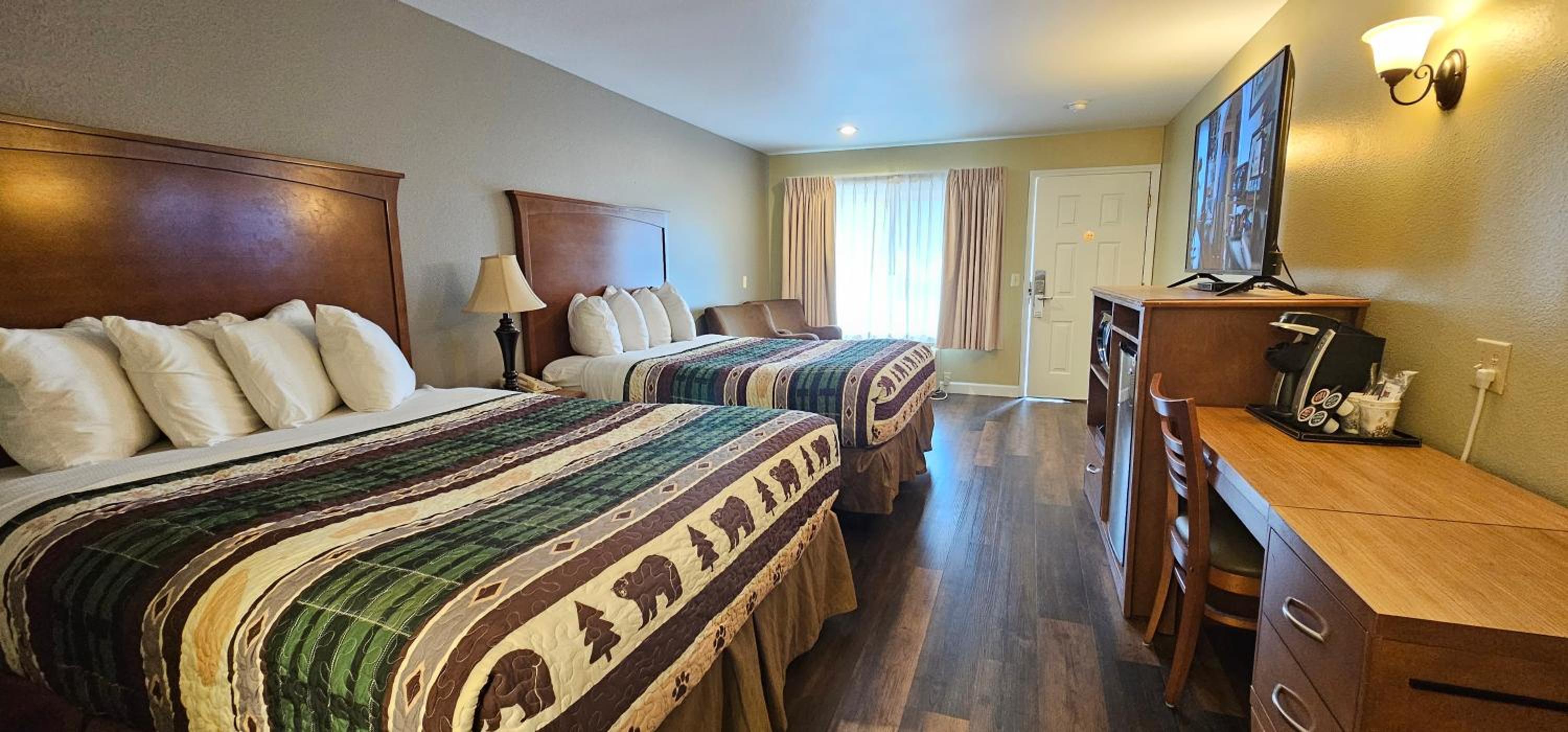 Two Queen Deluxe Room photo 3