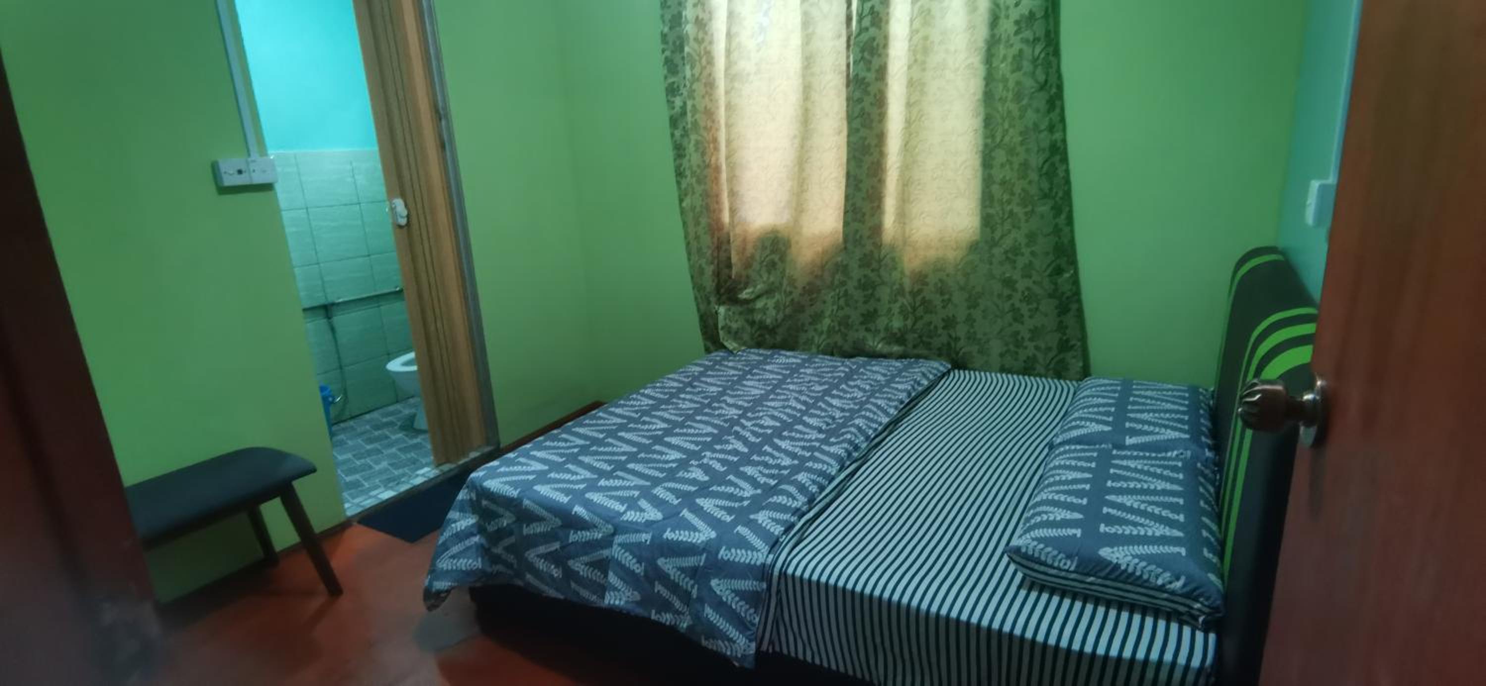 Three-Bedroom House photo 3