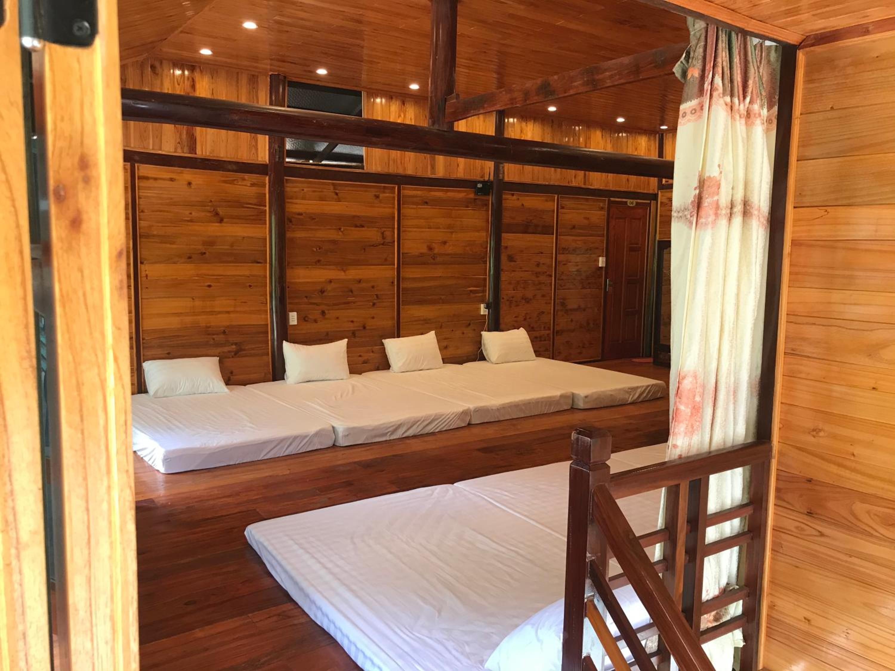 Bunk Bed in Mixed Dormitory Room